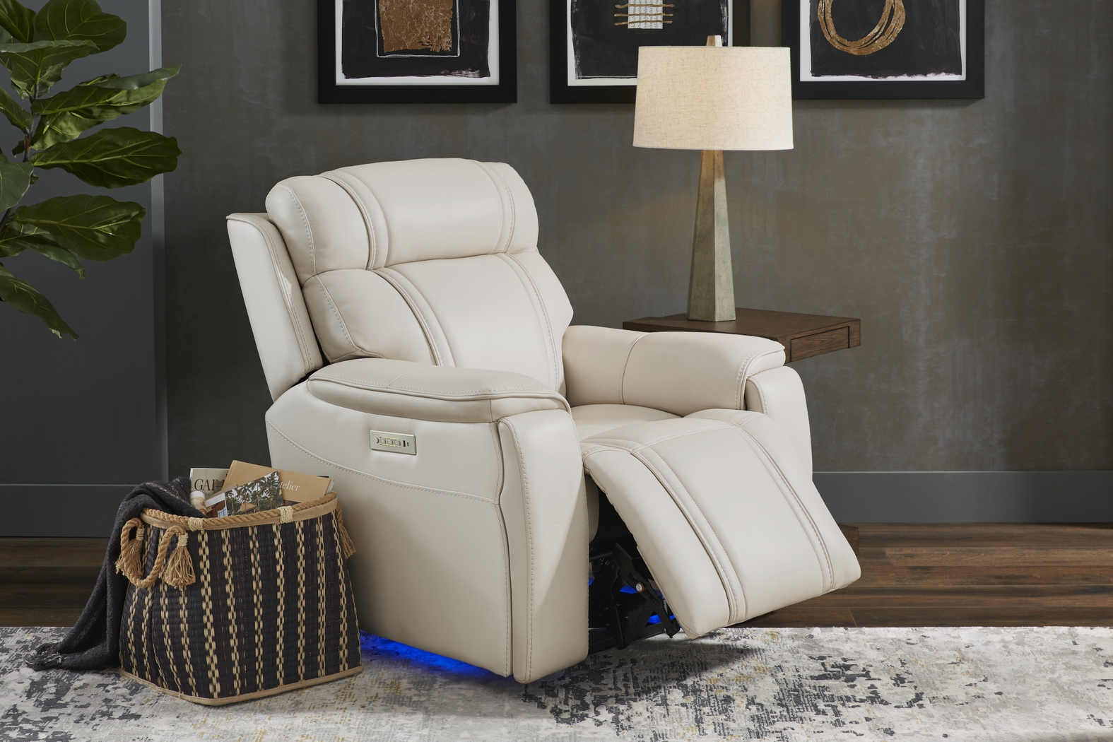 Sound Tech by Shaq Ice Leather 6 Pc Triple Power Reclining Living Room with Audio - Thumbnail - Image 28