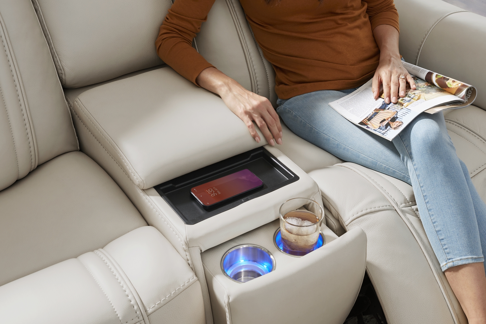 Sound Tech by Shaq Ice Leather 7 Pc Triple Power Reclining Living Room with Audio - Thumbnail - Image 21