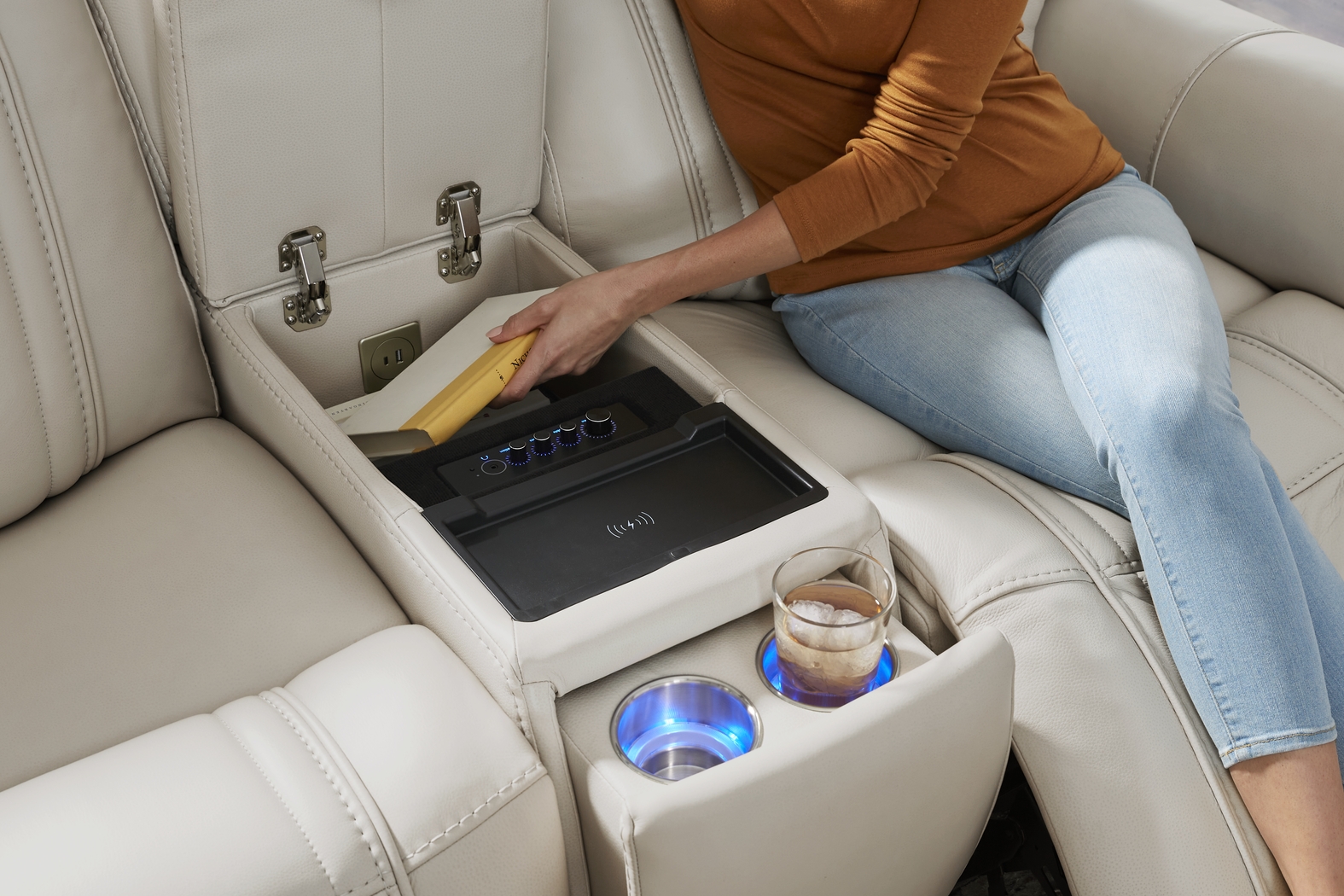 Sound Tech by Shaq Ice Leather 7 Pc Triple Power Reclining Living Room with Audio - Thumbnail - Image 22