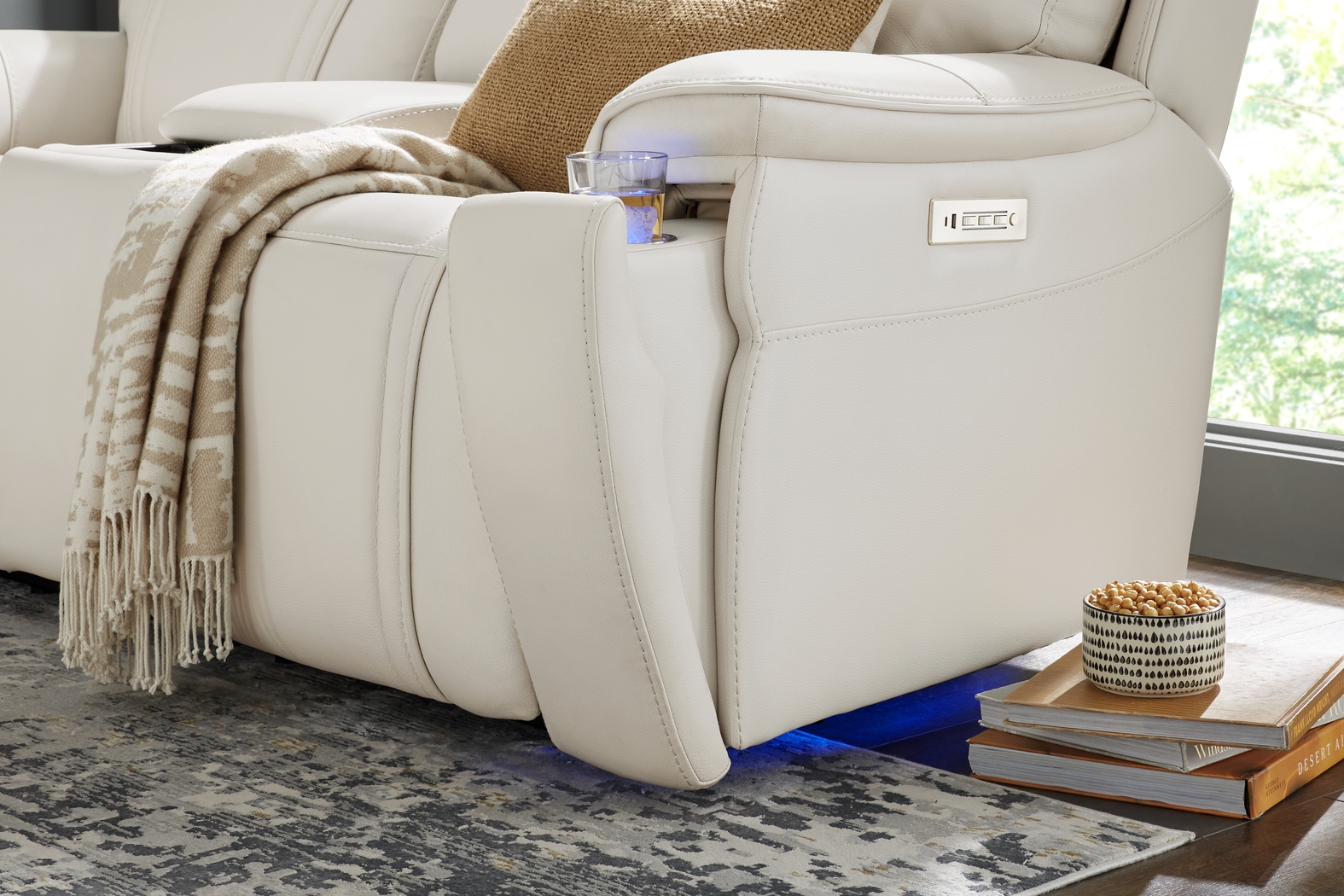 Sound Tech by Shaq Ice Leather 7 Pc Triple Power Reclining Living Room with Audio - Thumbnail - Image 23