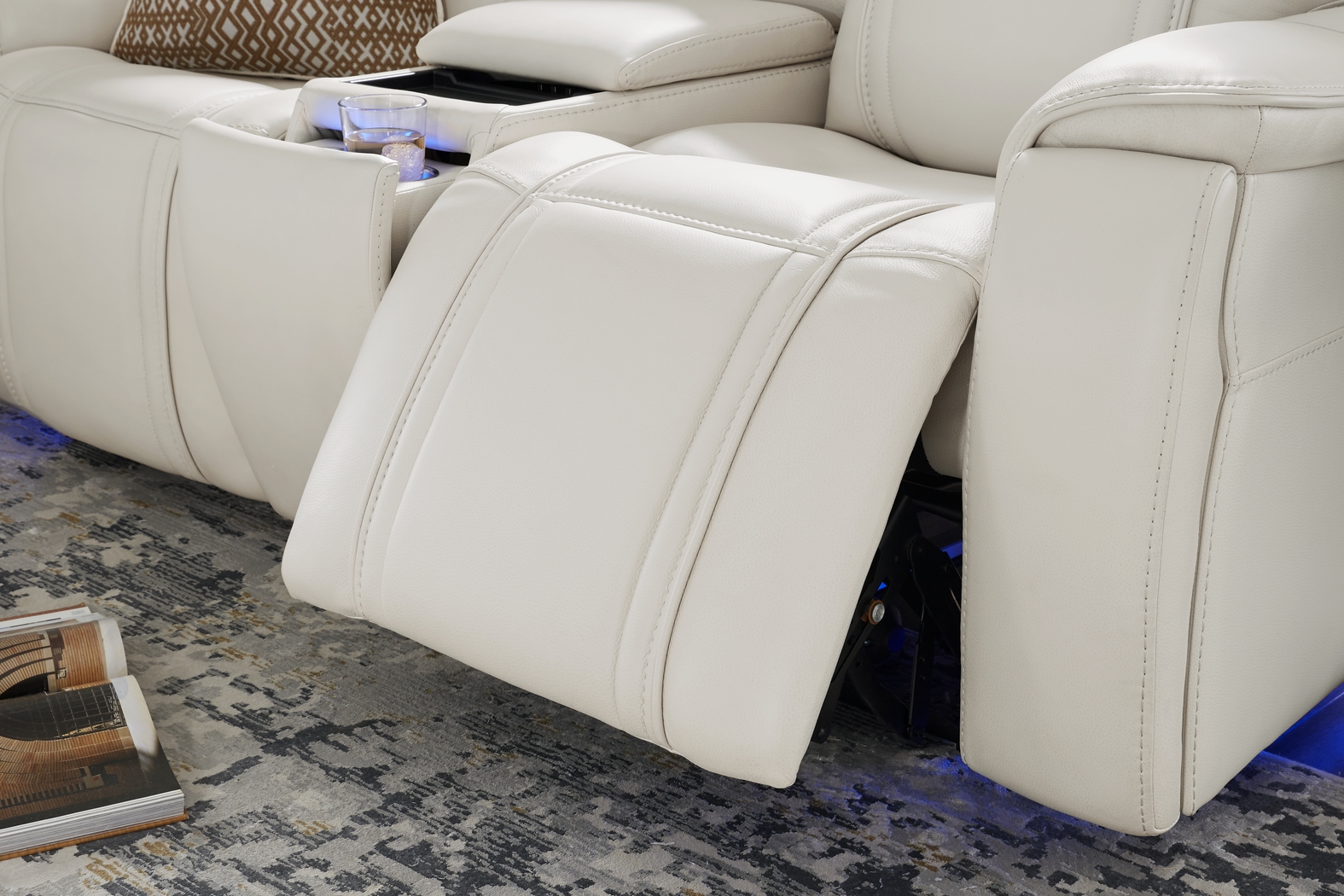 Sound Tech by Shaq Ice Leather 7 Pc Triple Power Reclining Living Room with Audio - Thumbnail - Image 18