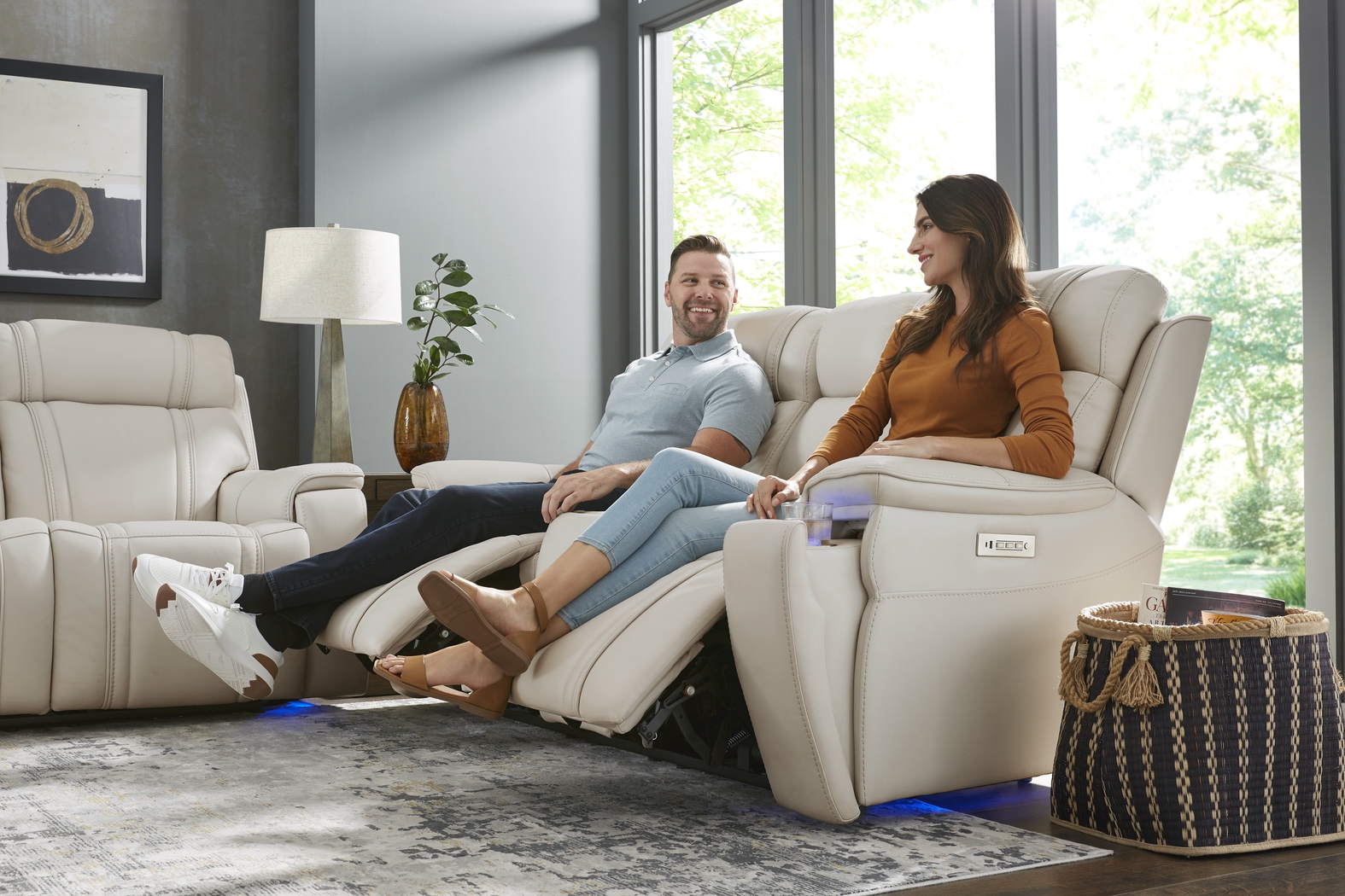 Sound Tech by Shaq Ice Leather 7 Pc Triple Power Reclining Living Room with Audio - Thumbnail - Image 8