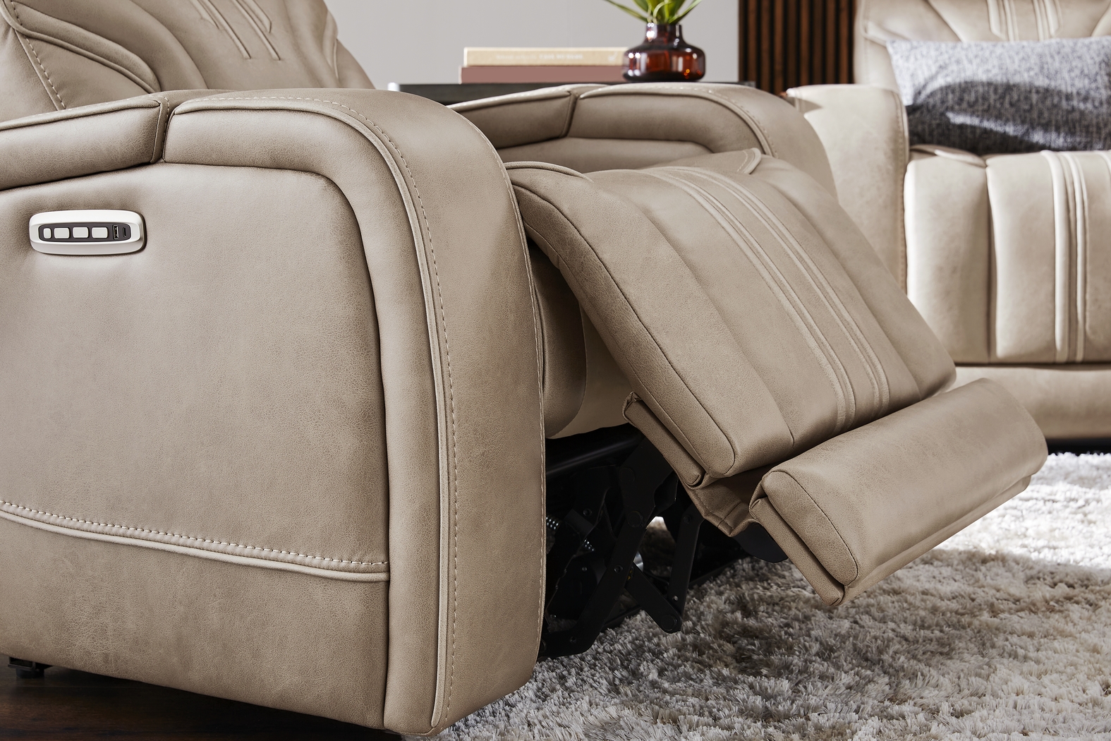 Southlake Sand 6 Pc Living Room with Triple Power Reclining Sofa - Thumbnail - Image 19