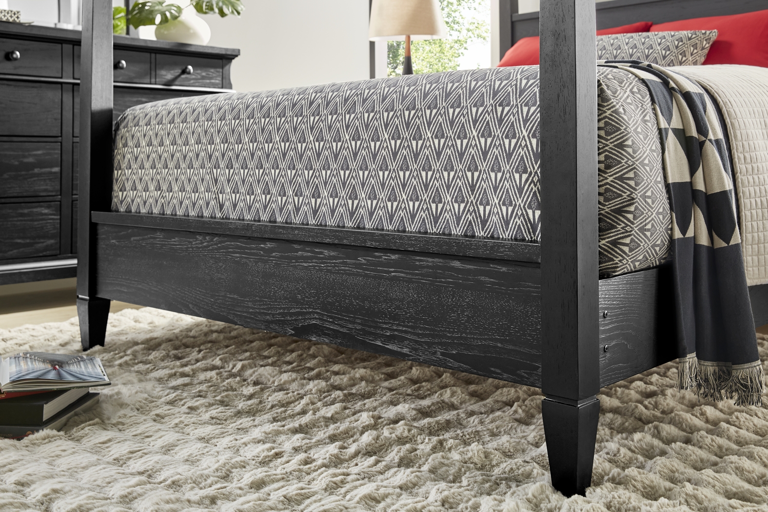 Springville Black 7 Pc Queen Poster Bedroom - Thumbnail - Image 4