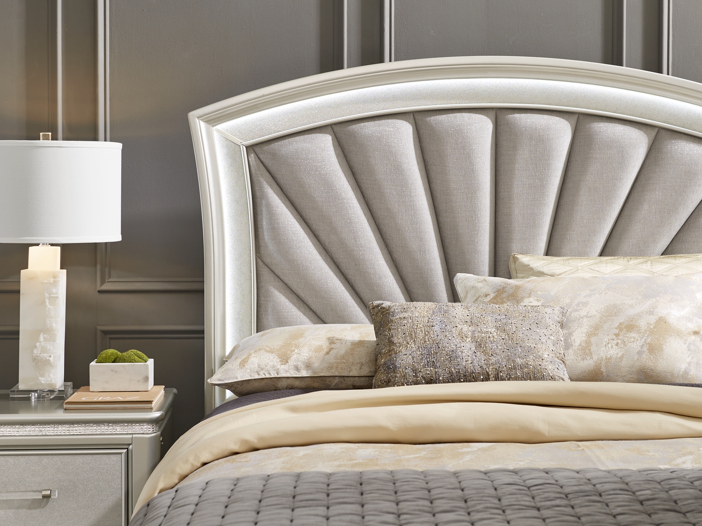 Starlet Lane Silver 5 Pc Queen Bedroom - Thumbnail - Image 5