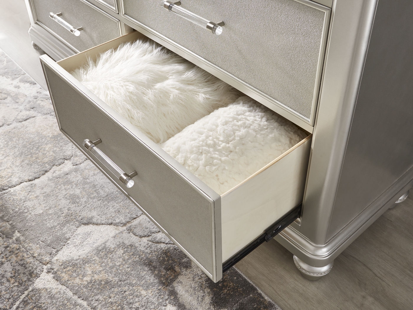 Starlet Lane Silver 5 Pc Queen Bedroom - Thumbnail - Image 9