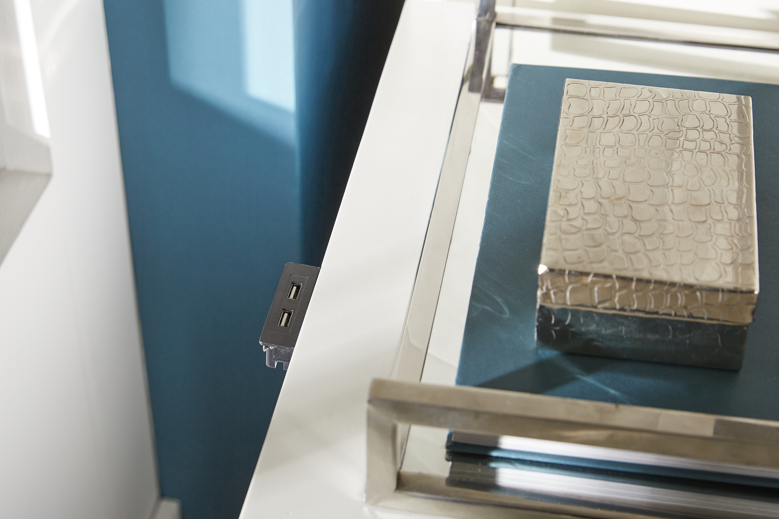 Starlet Lane White 7 Pc Queen Bedroom - Thumbnail - Image 12