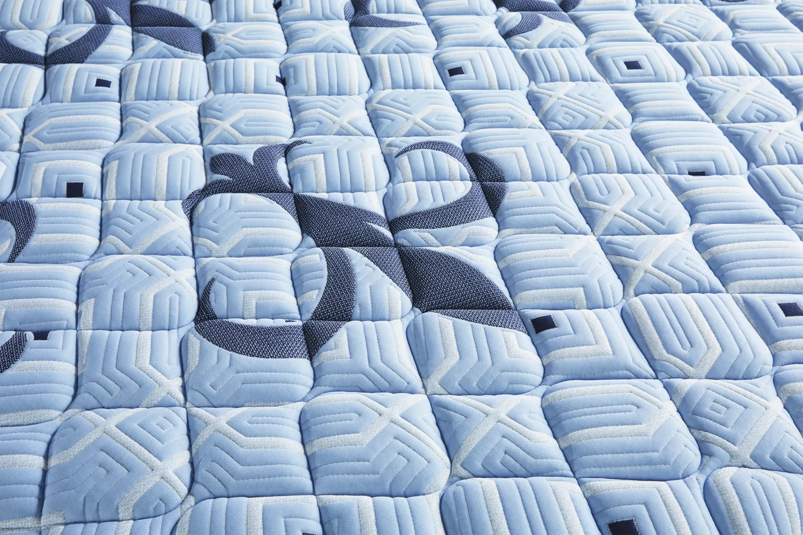 Stearns and Foster Estate Soft Tight Top Queen Mattress - Thumbnail - Image 3