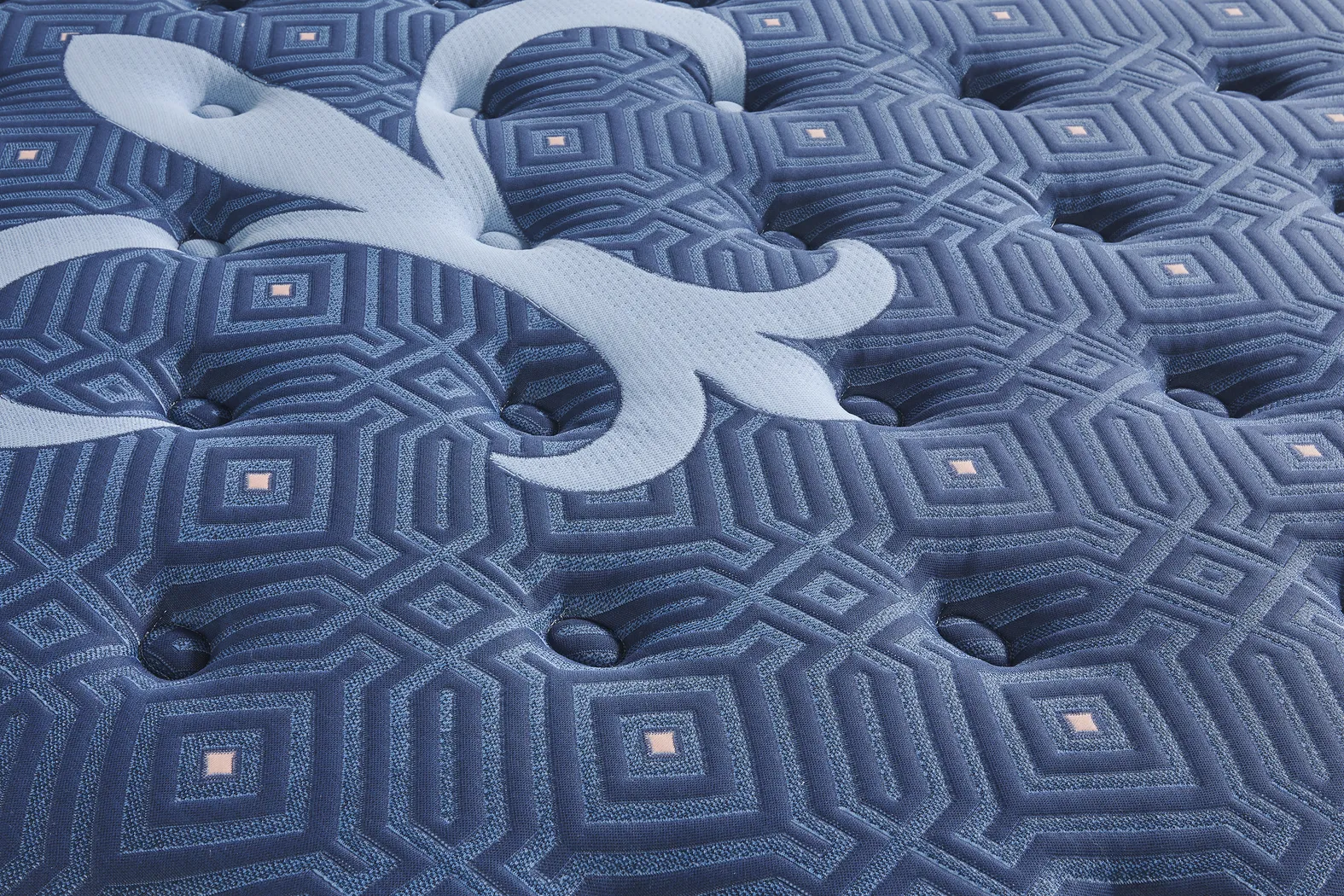 Stearns and Foster Lux Estate Soft Pillow Top Queen Mattress - Thumbnail - Image 3