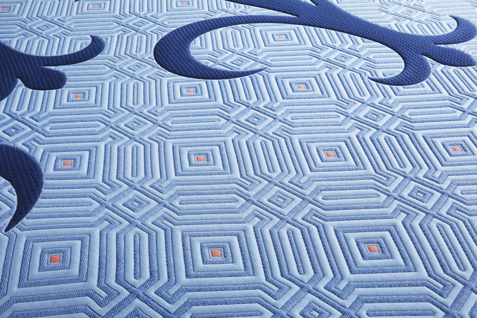 Stearns and Foster Lux Hybrid Soft Twin XL Mattress - Thumbnail - Image 3