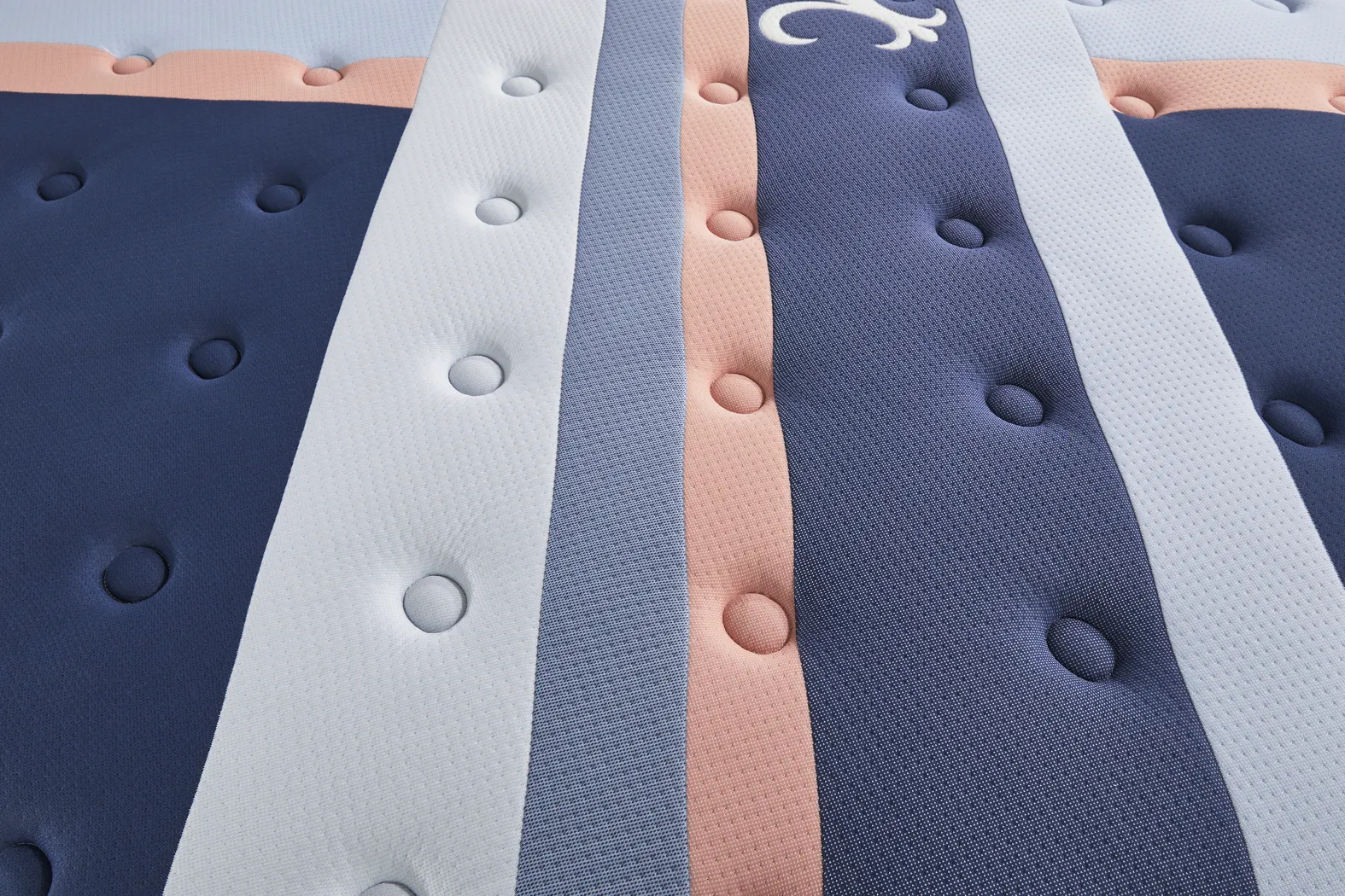 Stearns and Foster Reserve Duet Queen Mattress - Thumbnail - Image 3