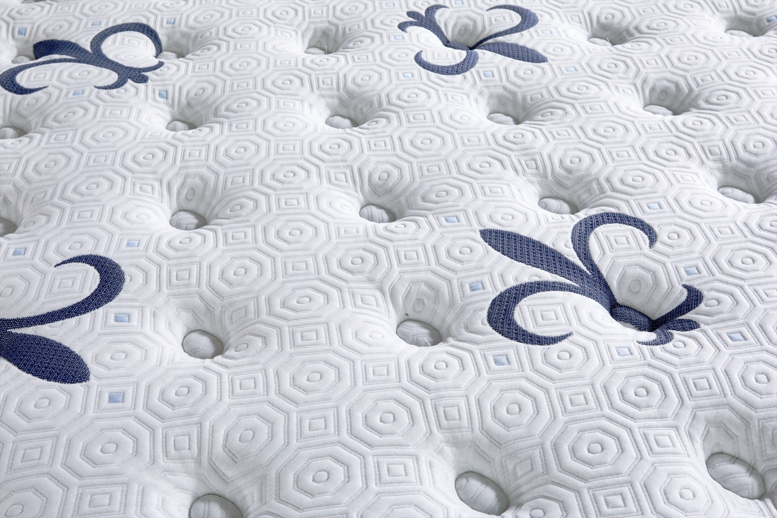 Stearns and Foster Studio Medium Pillow Top Queen Mattress - Thumbnail - Image 3