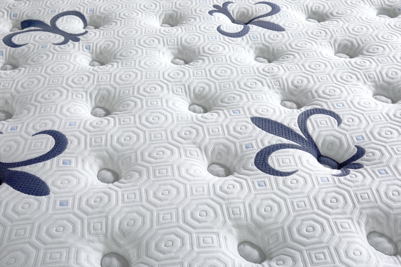 Stearns and Foster Studio Medium Tight Top King Mattress - Thumbnail - Image 3