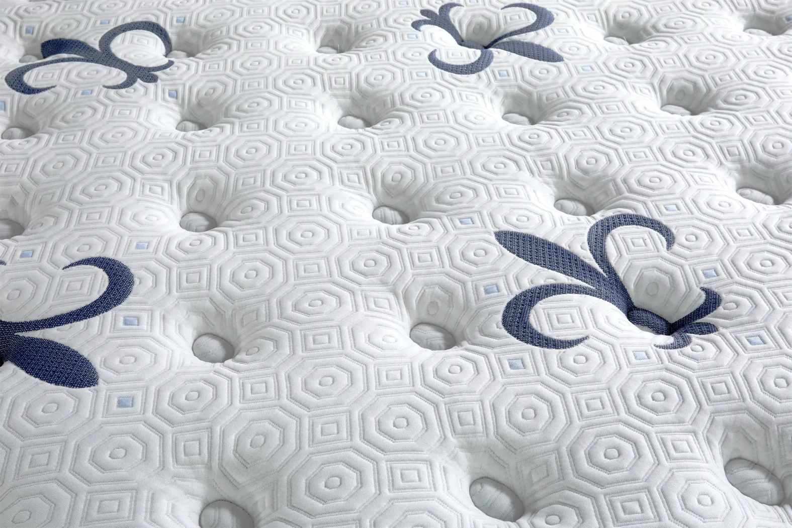 Stearns and Foster Studio Medium Tight Top Queen Mattress - Thumbnail - Image 3