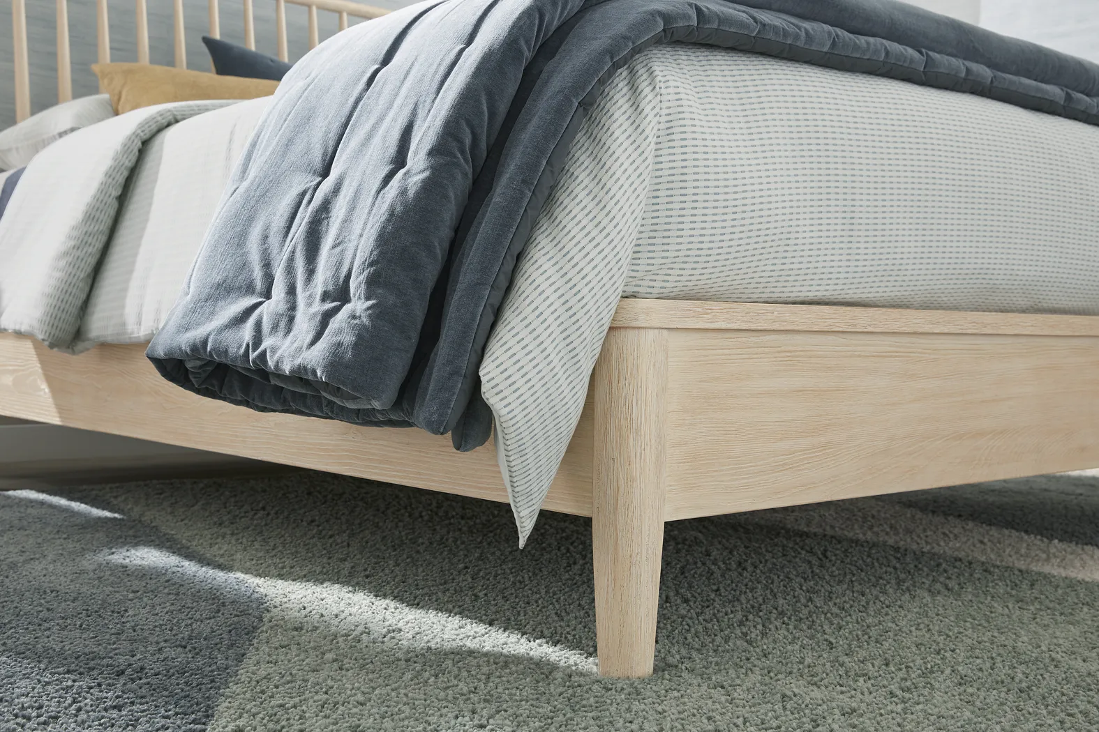 Sterling Grove White 7 Pc King Spindle Bedroom - Thumbnail - Image 3