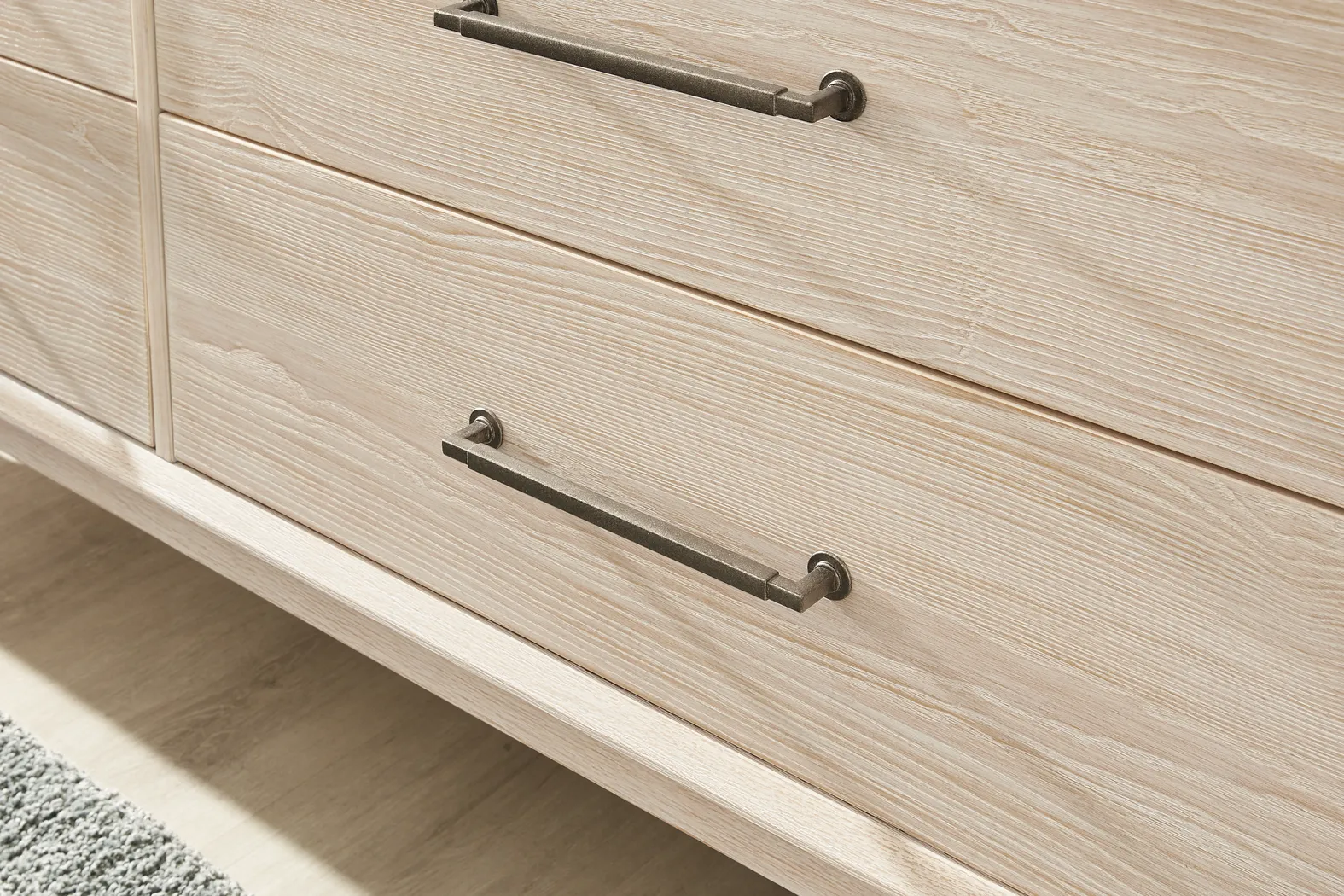 Sterling Grove White 7 Pc King Spindle Bedroom - Thumbnail - Image 7