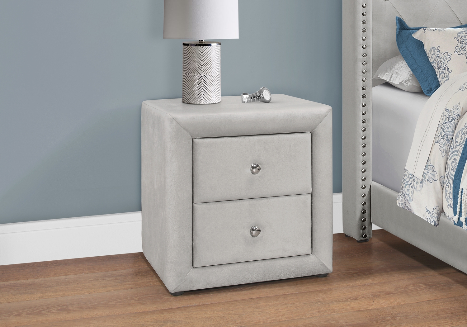 Stomner Dove Gray Nightstand - Thumbnail - Image 3