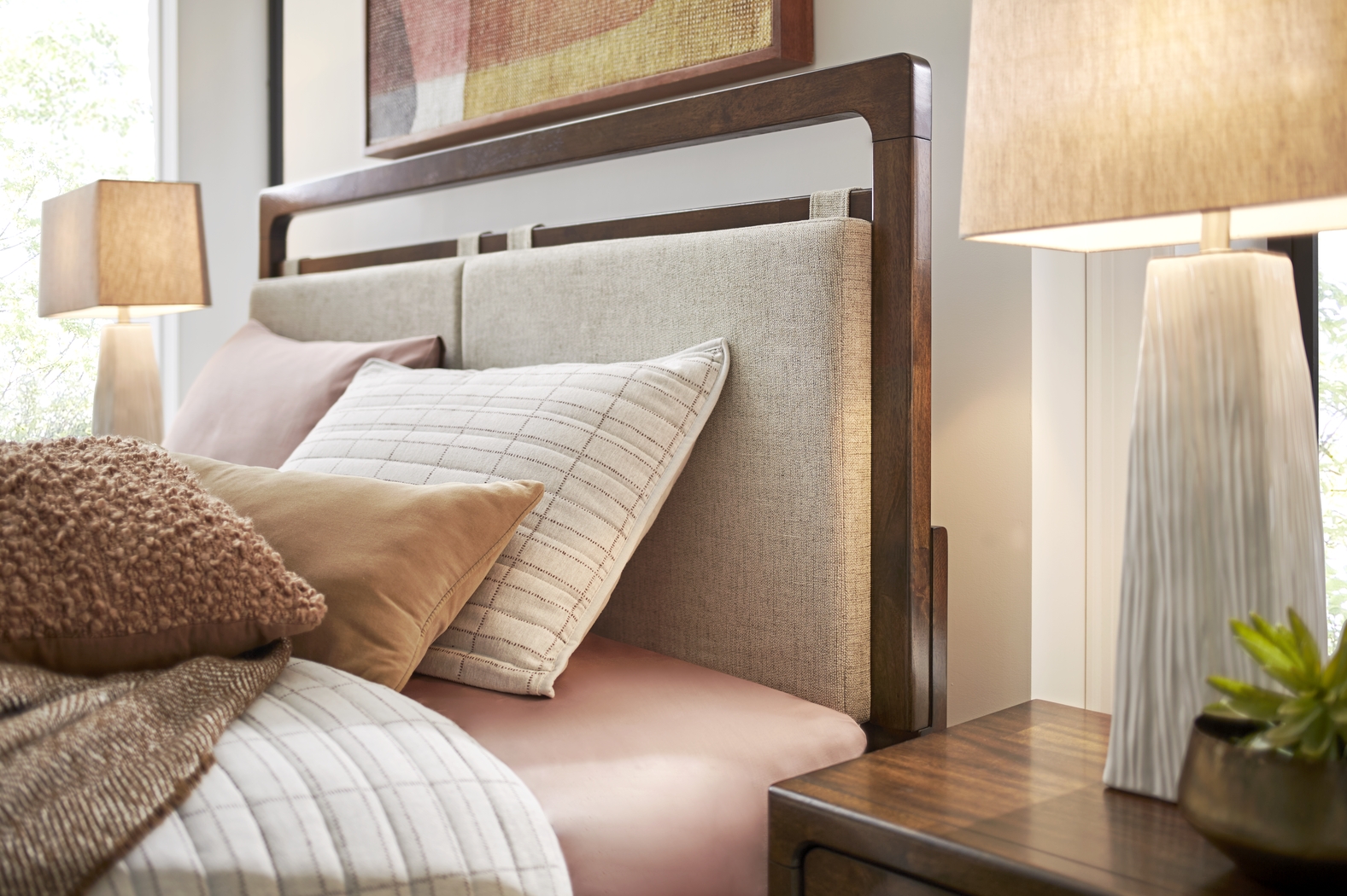 Surrey Ellis Caramel 3 Pc King Upholstered Bed - Thumbnail - Image 4