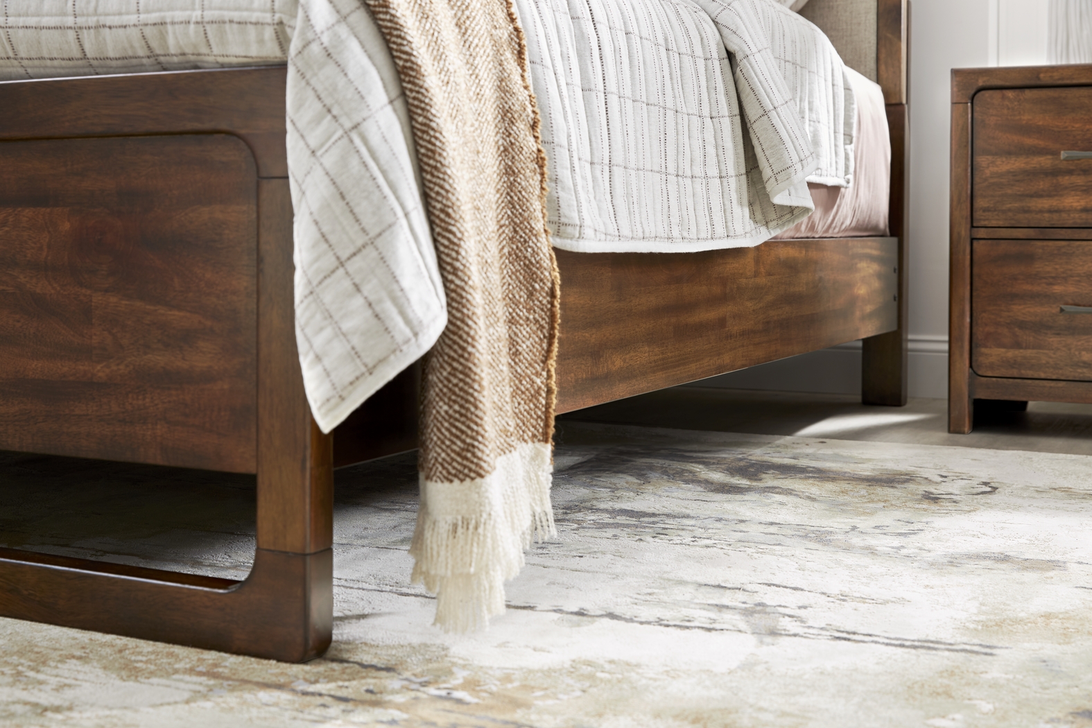 Surrey Ellis Caramel 5 Pc King Upholstered Bedroom - Thumbnail - Image 5