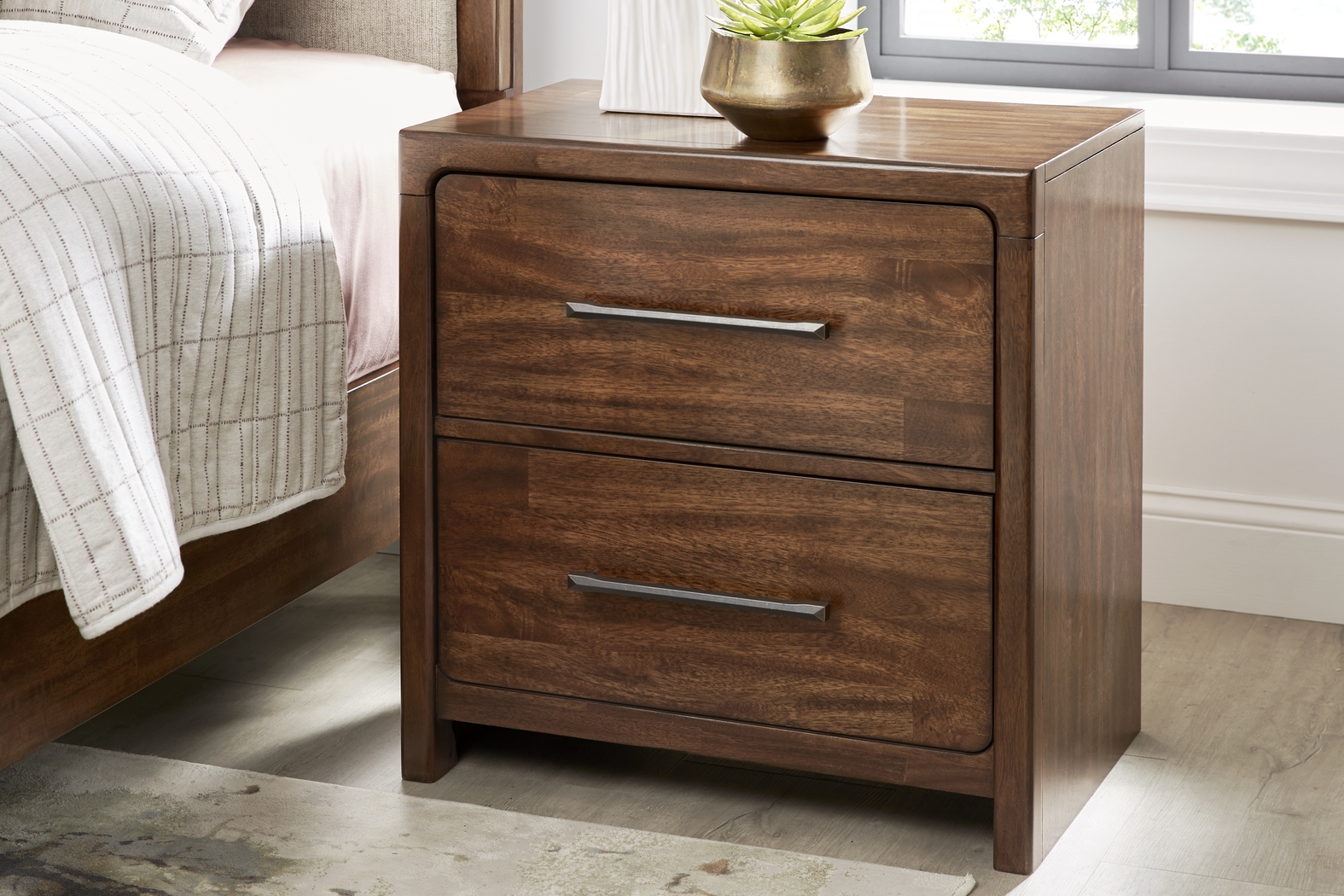 Surrey Ellis Caramel 5 Pc King Upholstered Bedroom - Thumbnail - Image 10