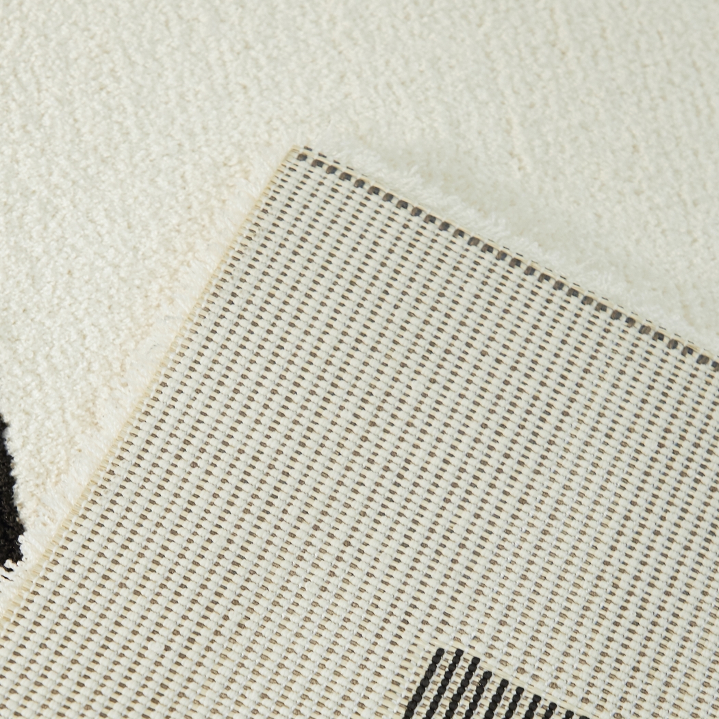 Swesilf Black/White 5'3 x 7' Rug - Thumbnail - Image 4