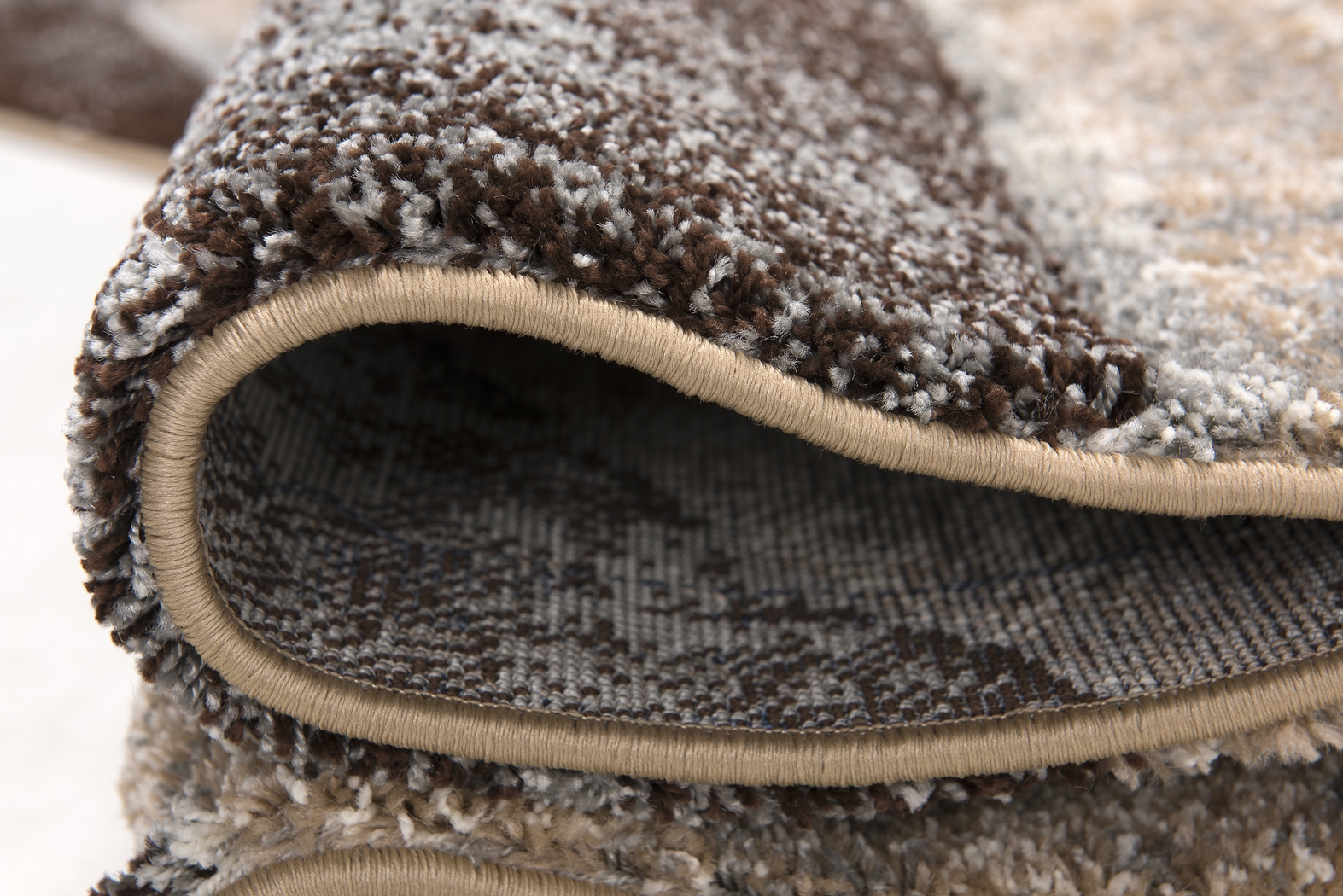 Syndra Brown 5' x 8' Rug - Thumbnail - Image 3