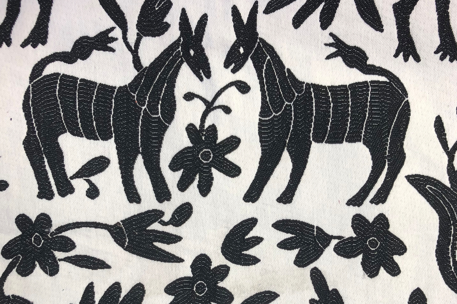 Tamesi Black Ottoman - Thumbnail - Image 4