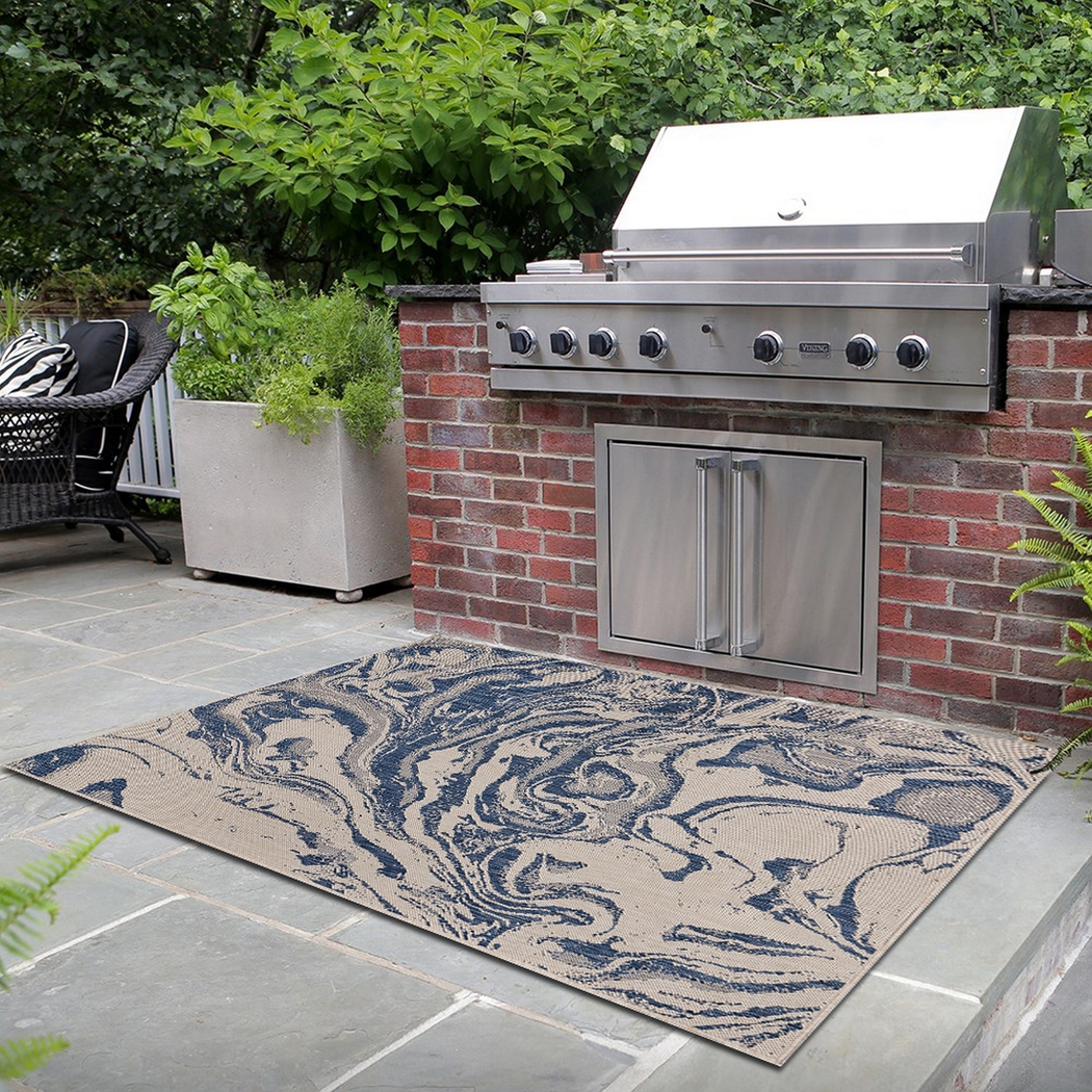 Taveco White/Navy 5'3 x 7' Indoor/Outdoor Rug - Thumbnail - Image 8