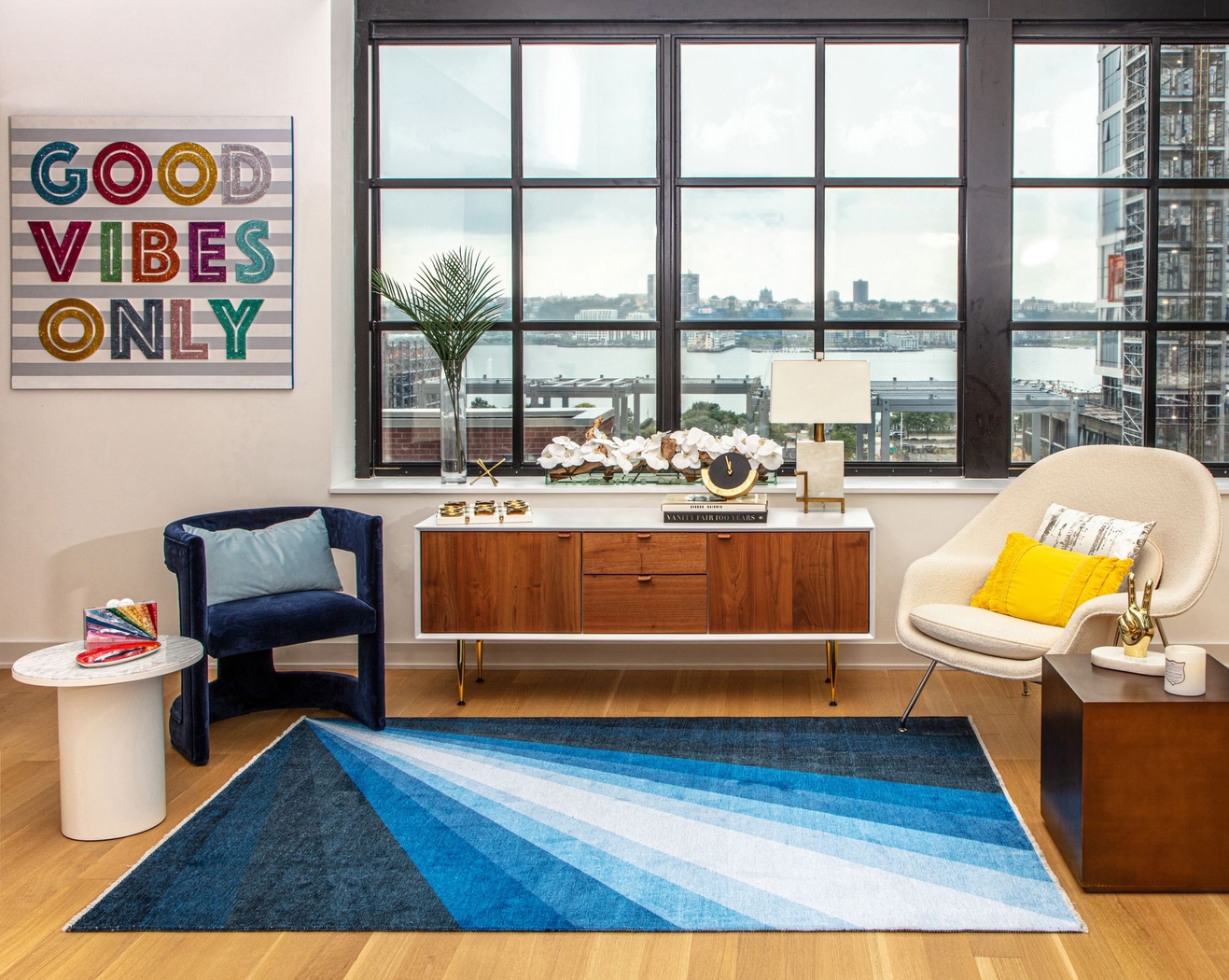 Taveshi Blue 5'3 x 7' Rug - Thumbnail - Image 2