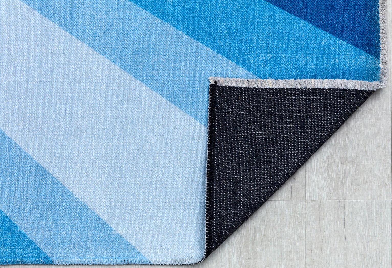 Taveshi Blue 5'3 x 7' Rug - Thumbnail - Image 6