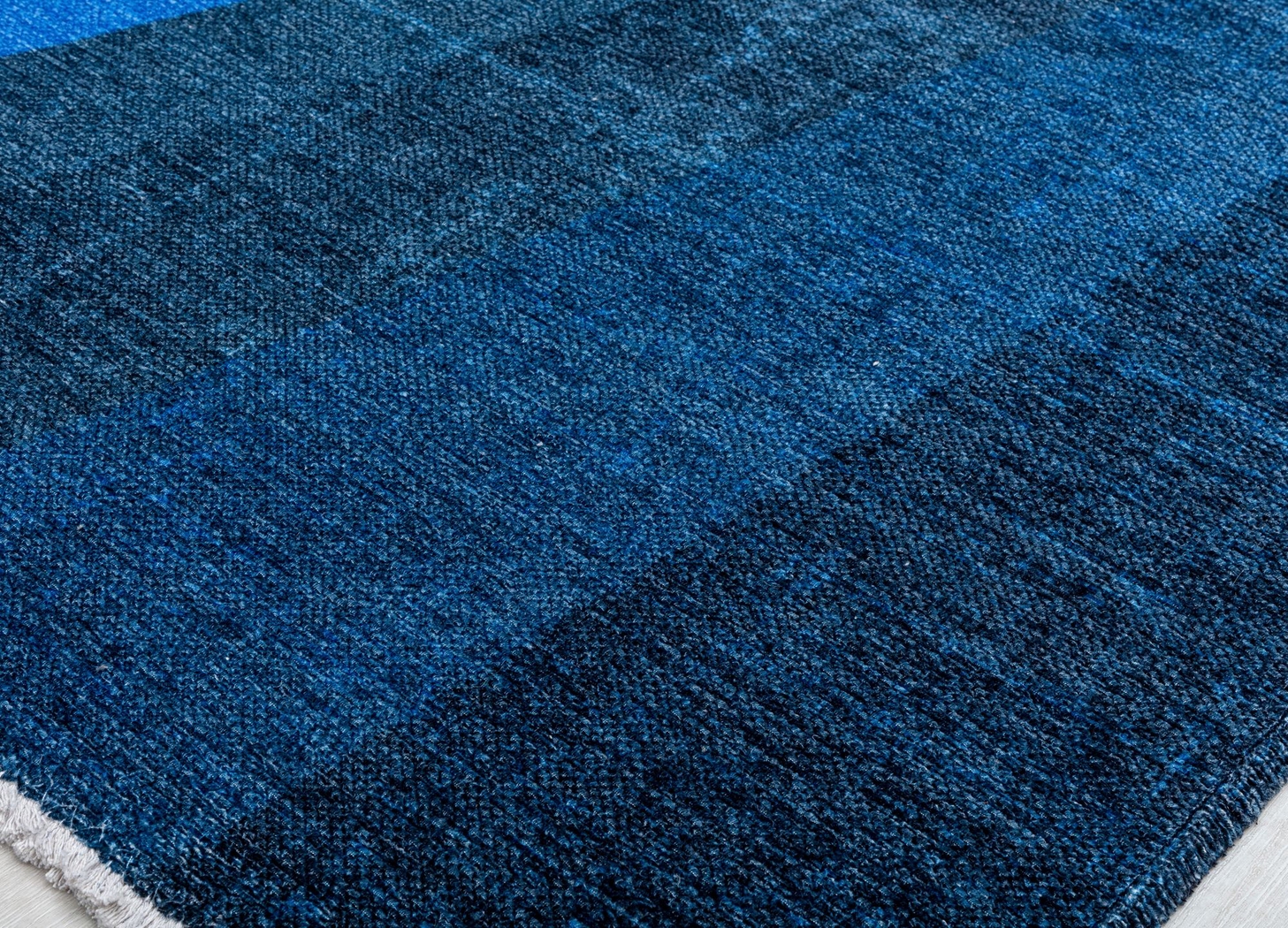 Taveshi Blue 7'10 x 10' Rug - Thumbnail - Image 3