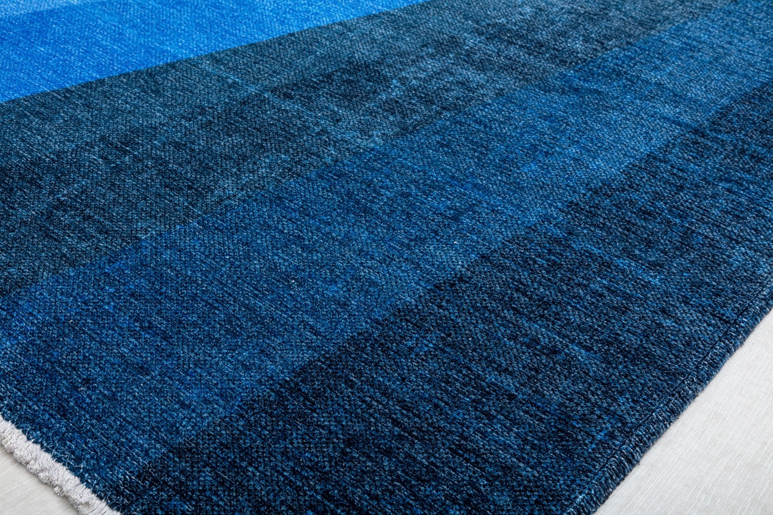 Taveshi Blue 7'10 x 10' Rug - Thumbnail - Image 4