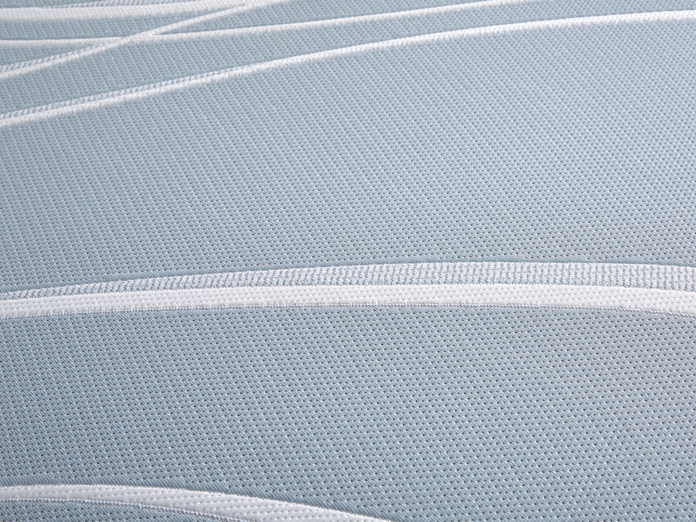 Tempur-Pedic LuxeAdapt Medium Hybrid Queen Mattress - Thumbnail - Image 3