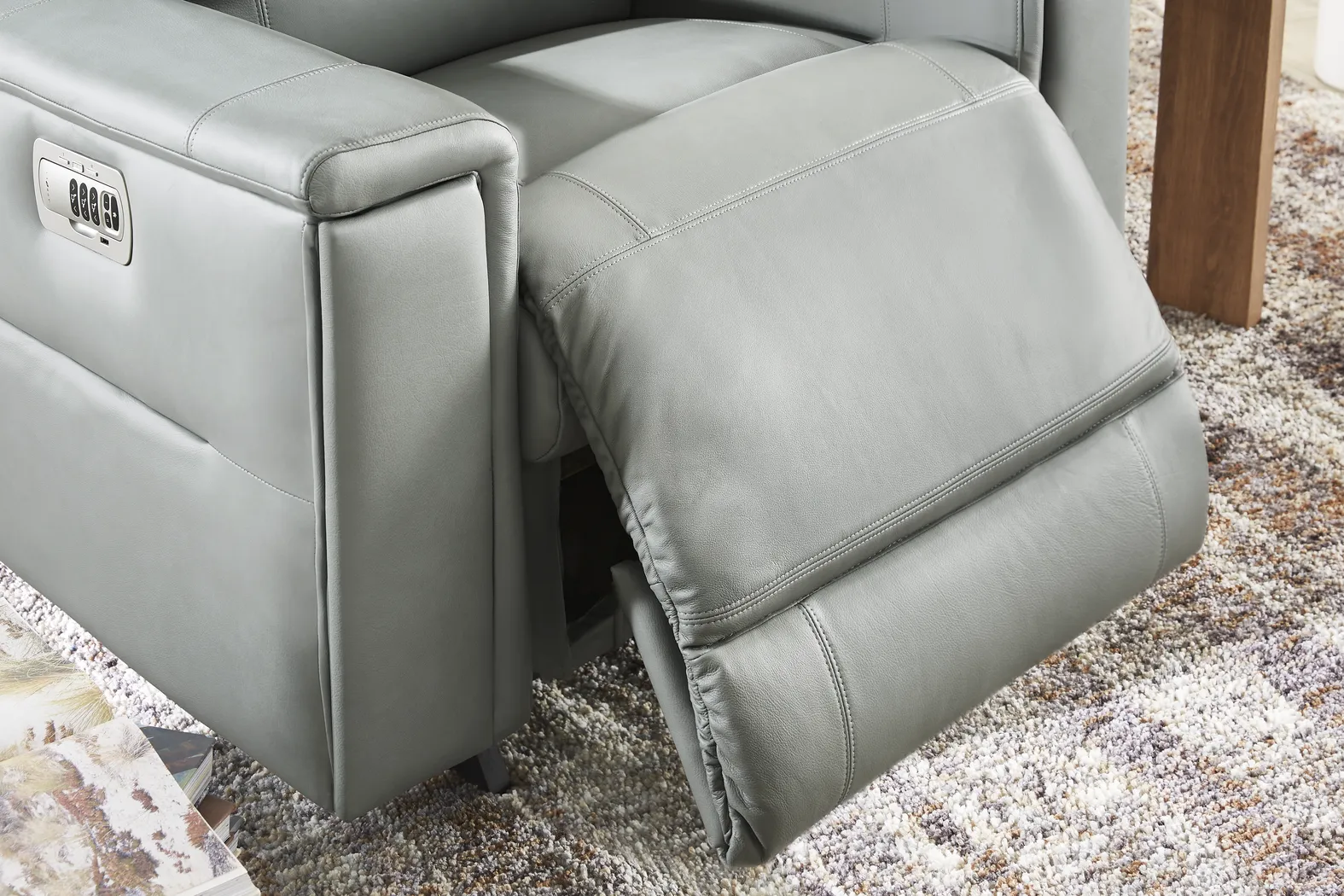 The Shaq II Blue Leather Dual Power Recliner - Image 9