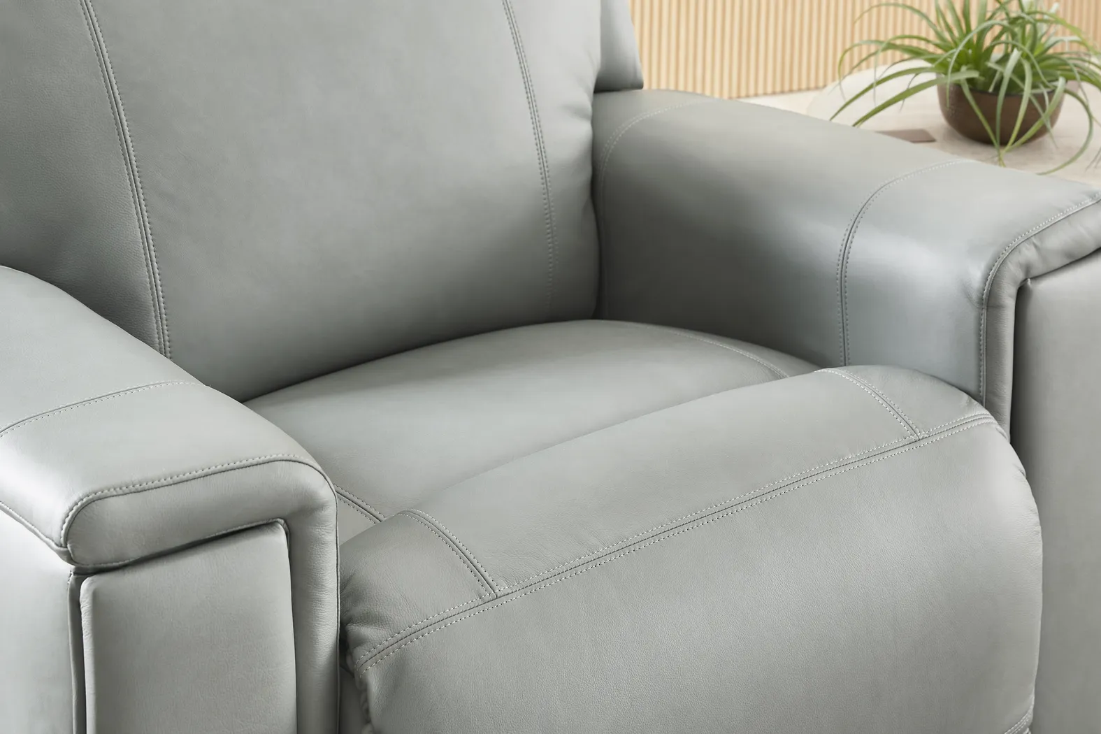 The Shaq II Blue Leather Dual Power Recliner - Image 8