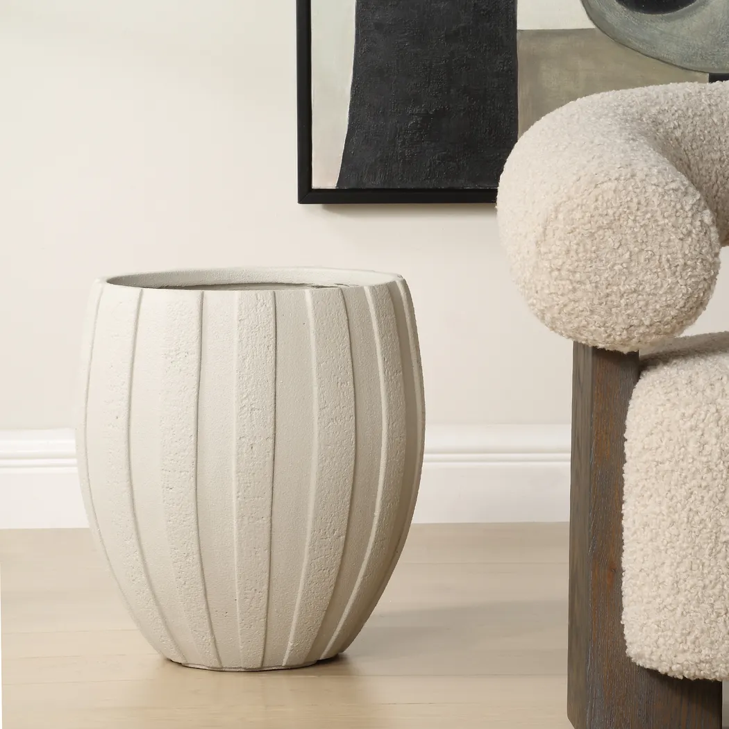 Tirsu White Outdoor Planter - Thumbnail - Image 3