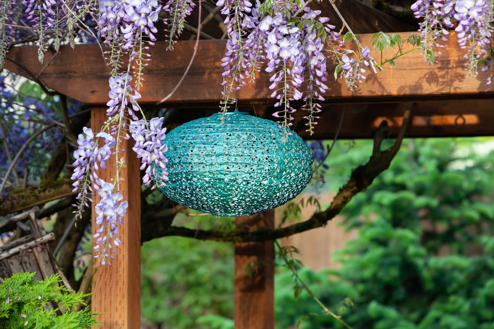 Torchon Emerald Outdoor Solar Lantern - Thumbnail - Image 4