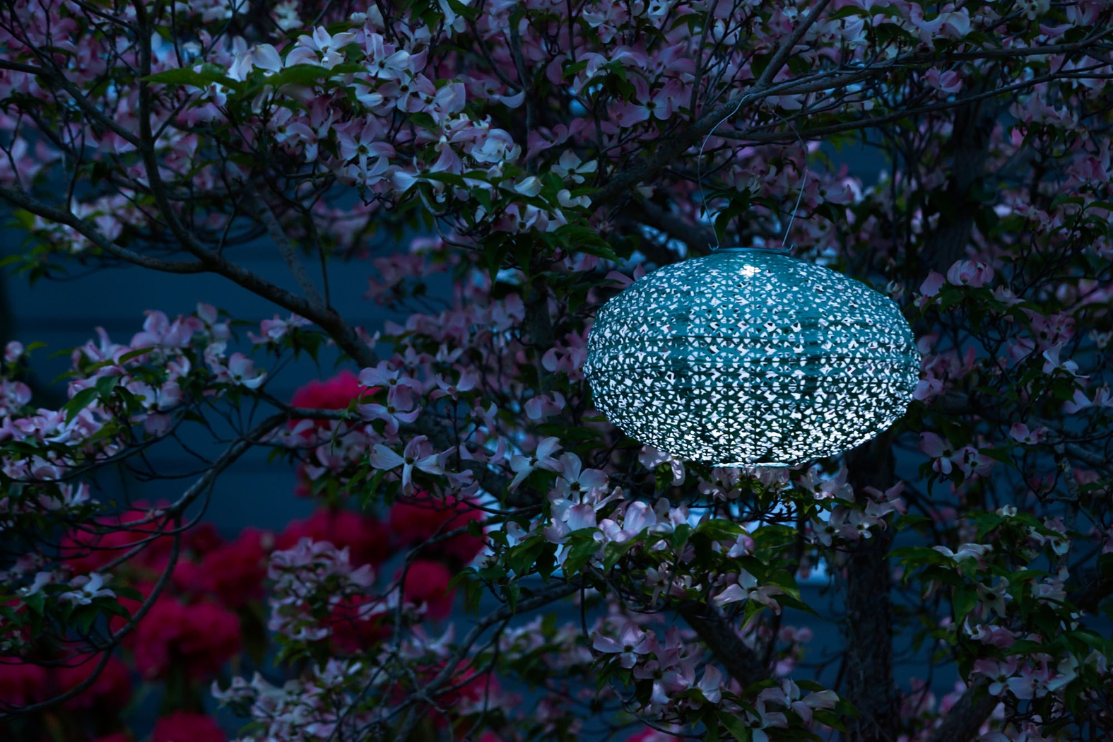 Torchon Emerald Outdoor Solar Lantern - Thumbnail - Image 5