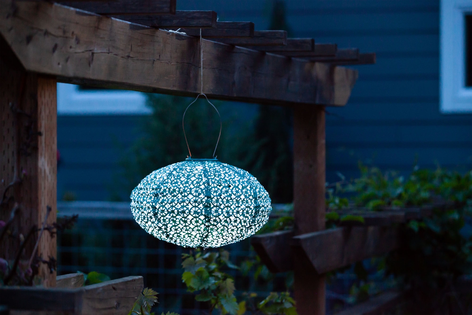 Torchon Emerald Outdoor Solar Lantern - Thumbnail - Image 6