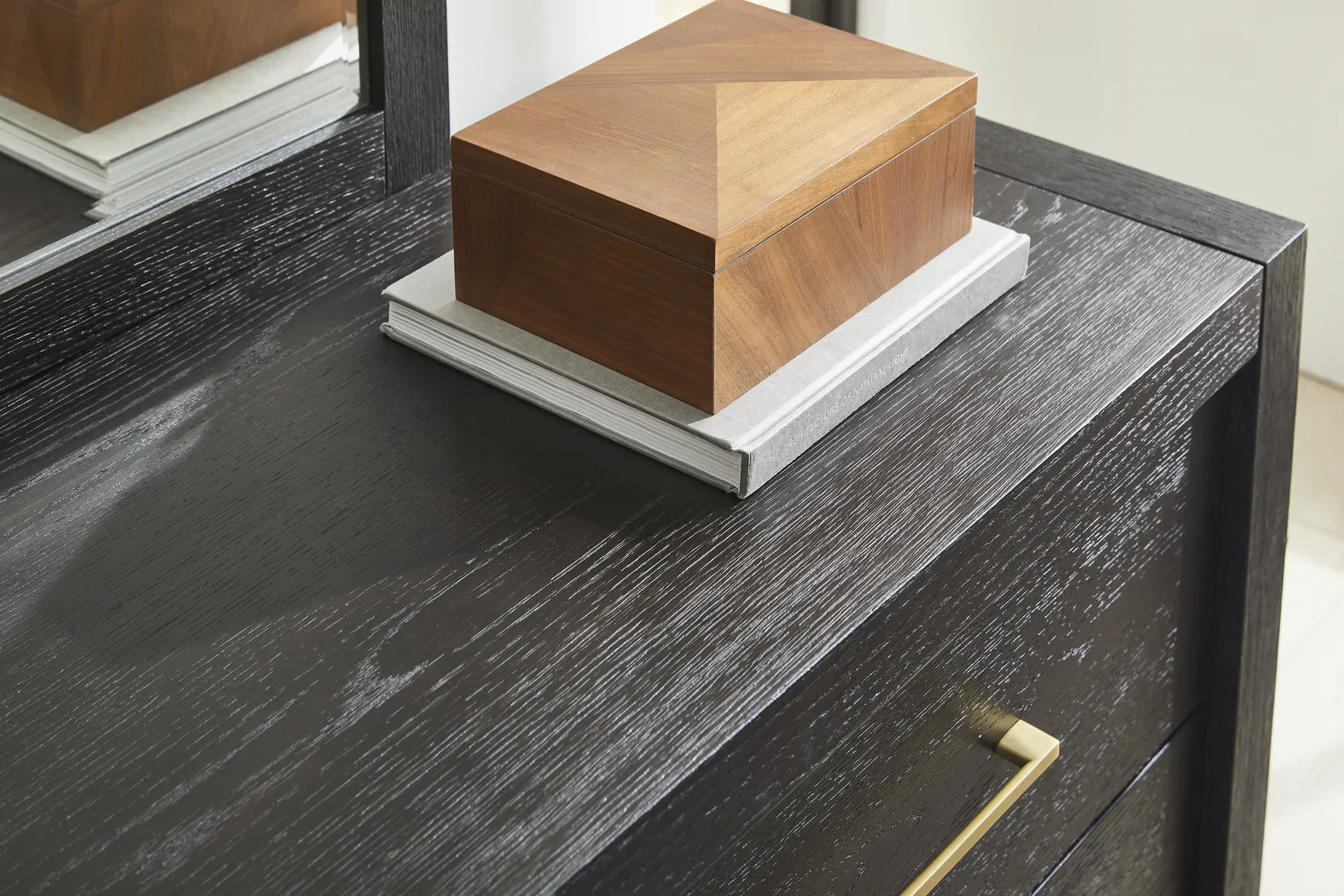 Townbrook Ebony 5 Pc Queen Panel Bedroom - Thumbnail - Image 10