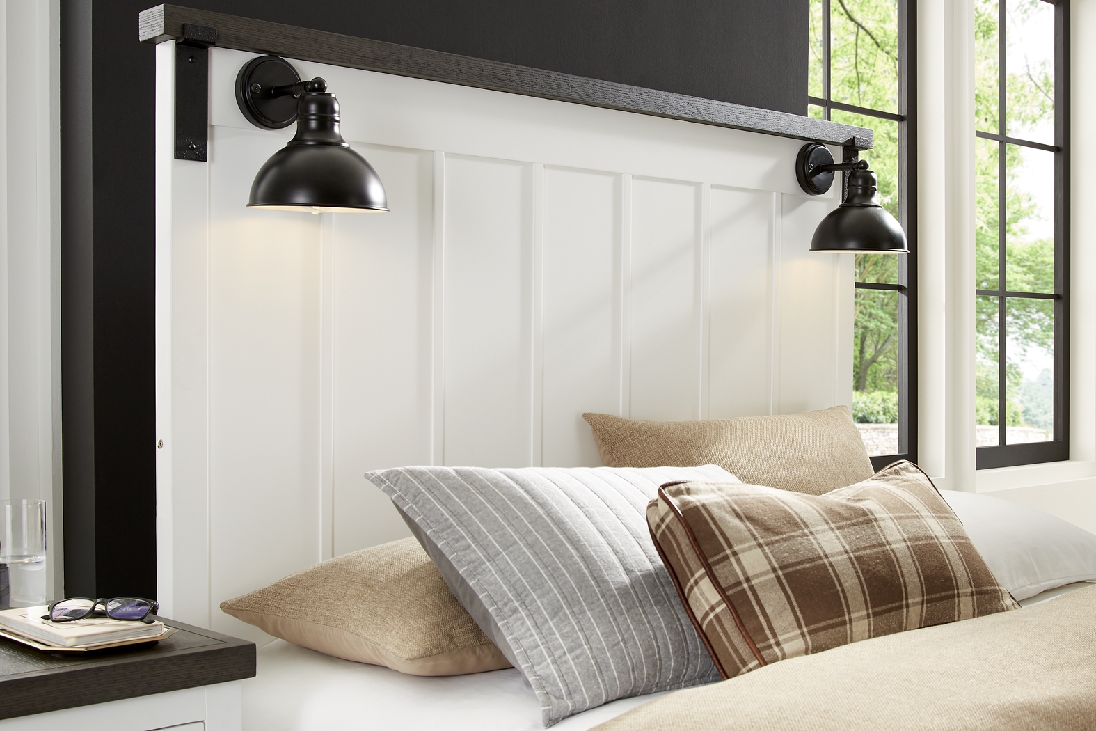 Tremblay Square White 5 Pc Queen Storage Bedroom - Thumbnail - Image 3