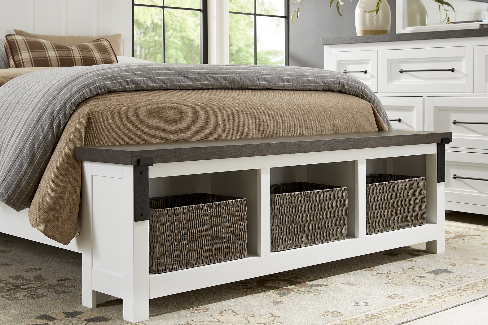 Tremblay Square White 5 Pc Queen Storage Bedroom - Thumbnail - Image 5