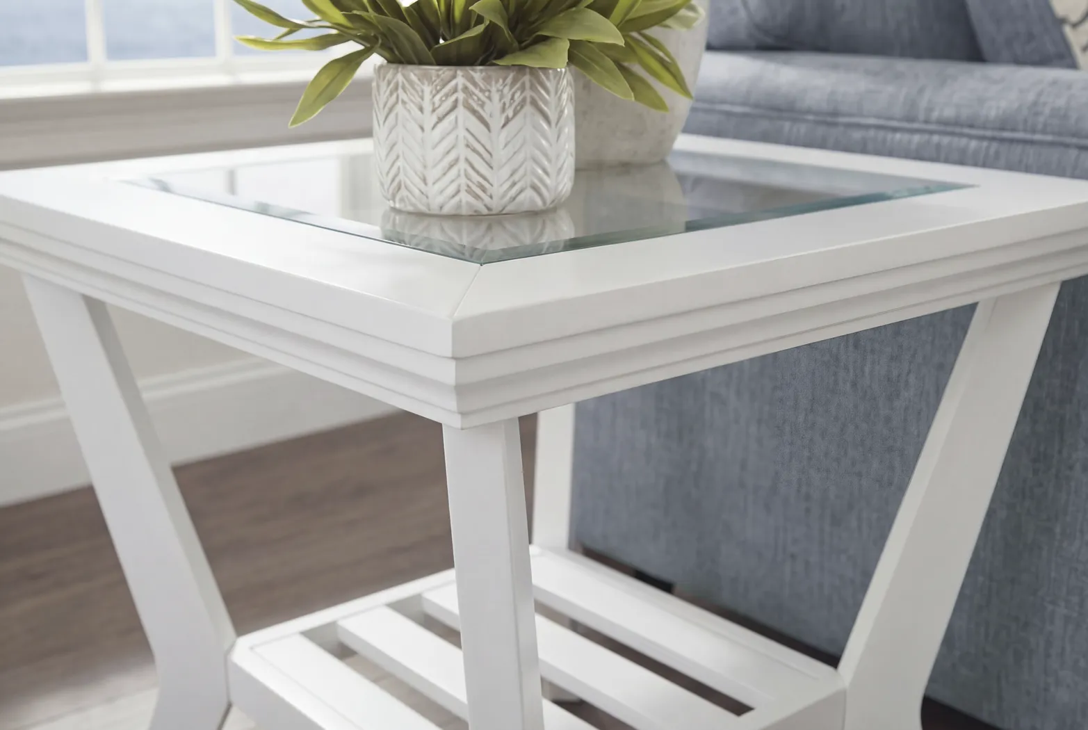 Trevi White End Table - Thumbnail - Image 4
