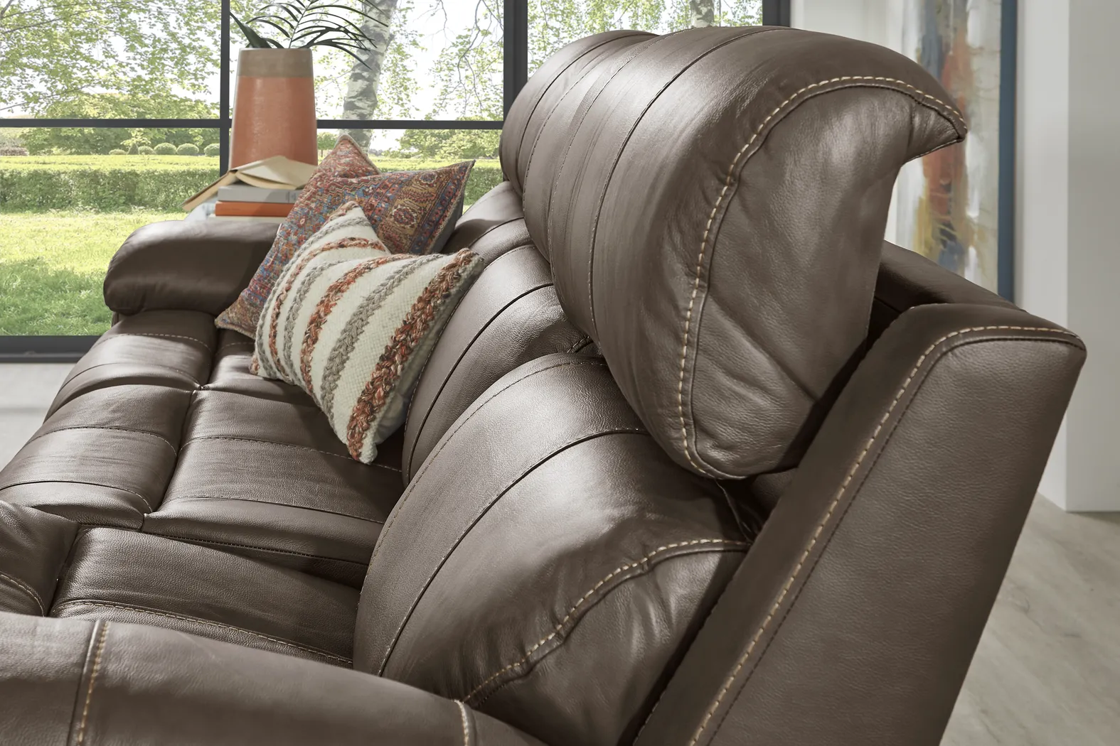 Trevino Place Chocolate Leather 7 Pc Living Room with Reclining Sofa - Thumbnail - Image 5