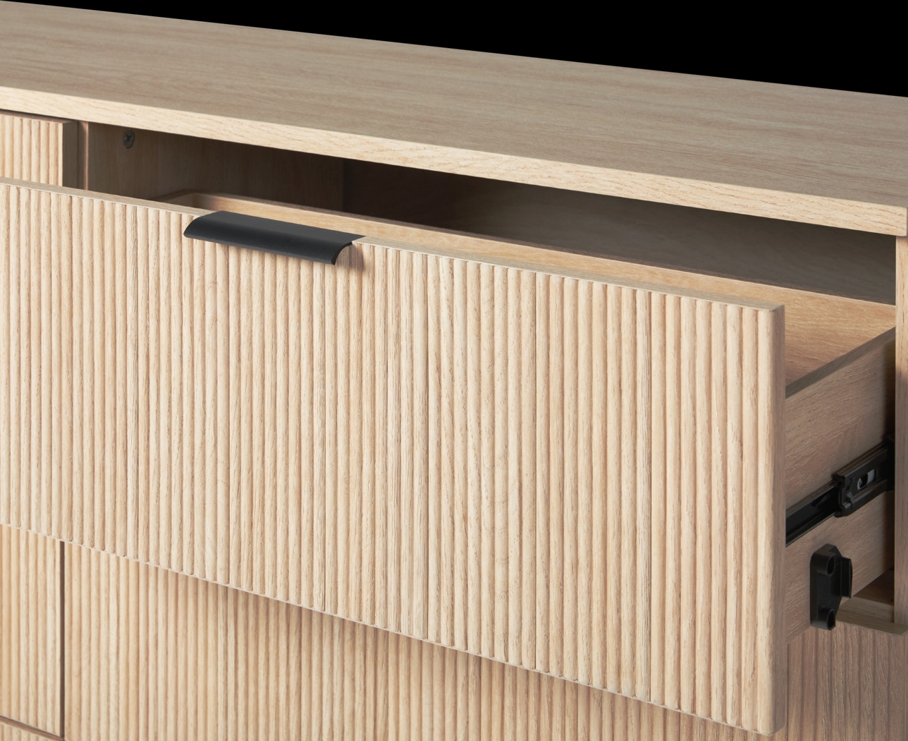 Trifford Oak Dresser - Thumbnail - Image 5