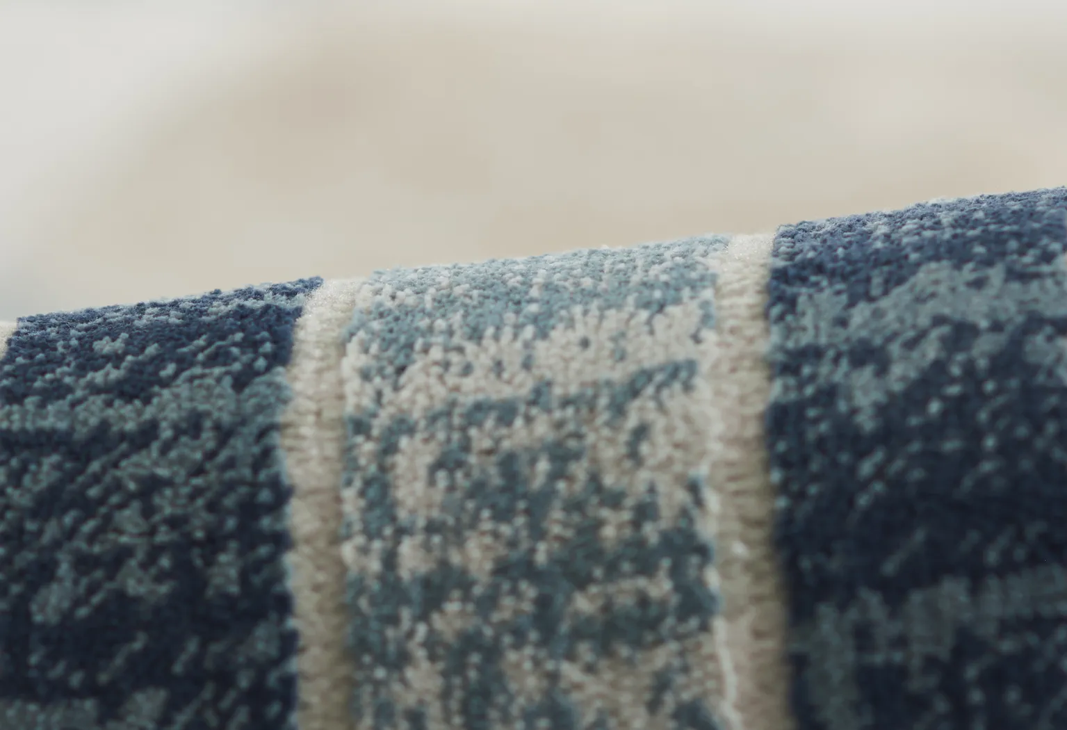 Tryst Blue 3'10 x 5'7 Rug - Thumbnail - Image 5
