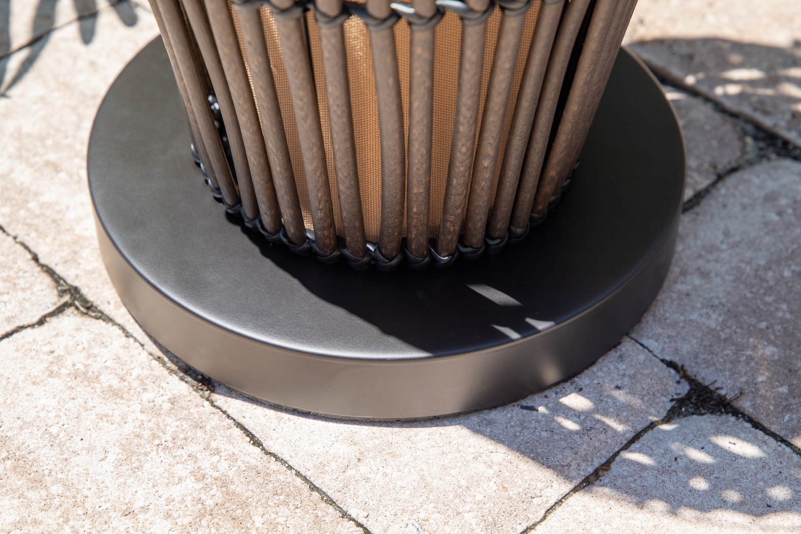 Unaka Brown Outdoor Floor Lamp - Thumbnail - Image 9