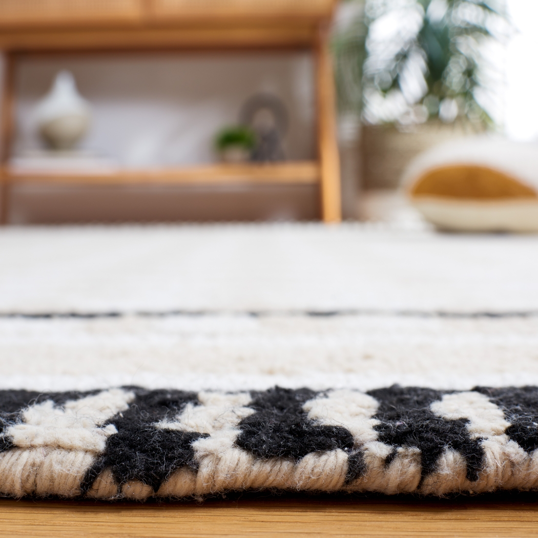 Urni Ivory/Beige 3' x 5' Rug - Thumbnail - Image 4