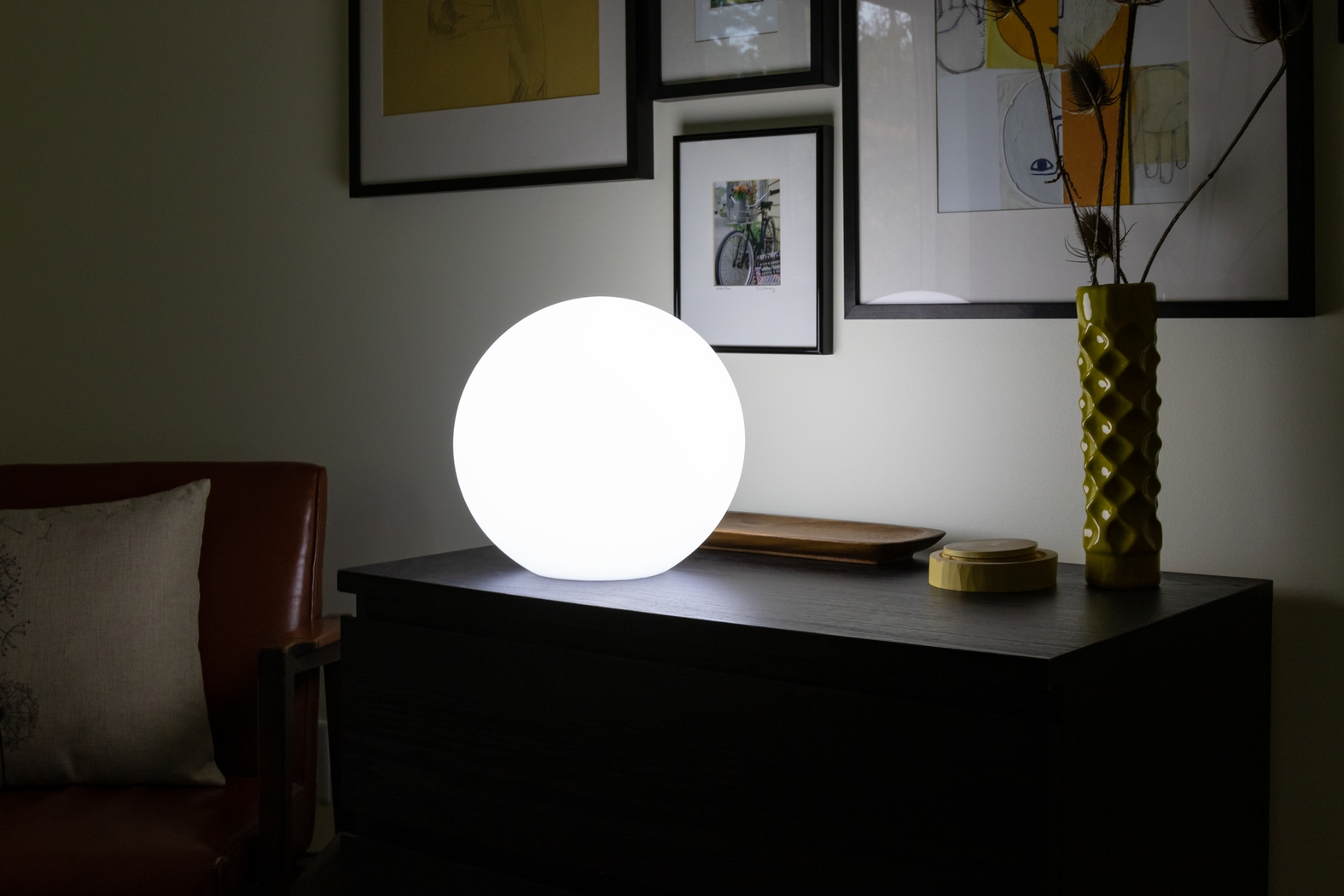 Uvari Way Indoor/Outdoor White Rechargeable Lantern - Thumbnail - Image 5