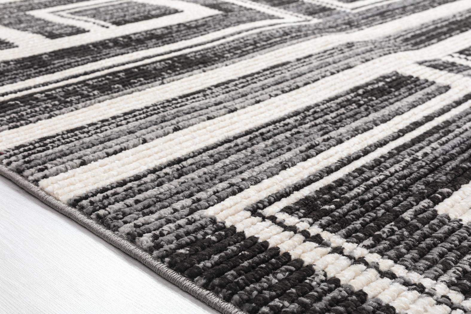 Valraine Black 5'7 x 7'7 Rug - Thumbnail - Image 6